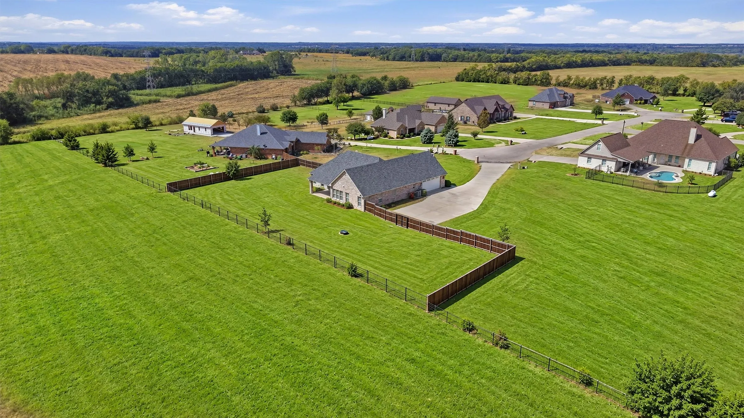 Single Family Residence For Sale in Grayson County , 1001 Johnson Trail, Bells, Texas 75414, 4 Bedroom, 3 Bathroom, 2 Garage spaces, 2,498 Sqft, built in 2022, mls#21393309, Real Estate Agent in Bells, Homes For Sale in Grayson county, Homes For Sale in Bells, Realtor in Bells Texas, Real Estate Brokerage Independent Realty Texas, Luminita Cordes Realtor