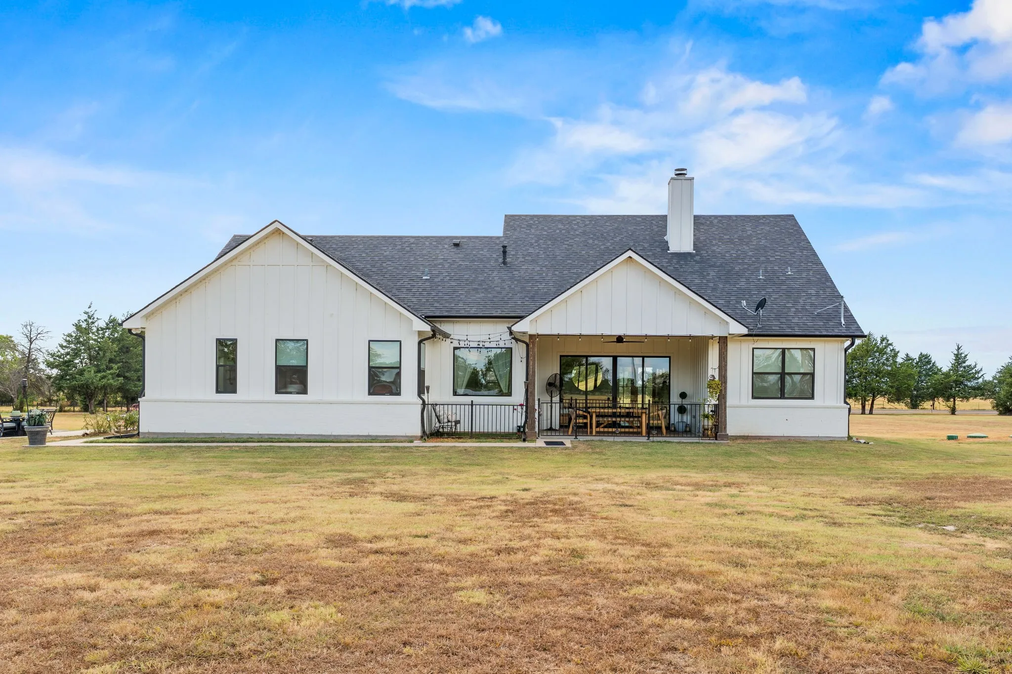 Single Family Residence For Sale in Fannin County , 1742 Recreation Road 3, Bonham, Texas 75418, 3 Bedroom, 3 Bathroom, 2 Garage spaces, 2,077 Sqft, built in 2020, mls#21394588, Real Estate Agent in Bonham, Homes For Sale in Fannin county, Homes For Sale in Bonham, Realtor in Bonham Texas, Real Estate Brokerage Independent Realty Texas, Luminita Cordes Realtor