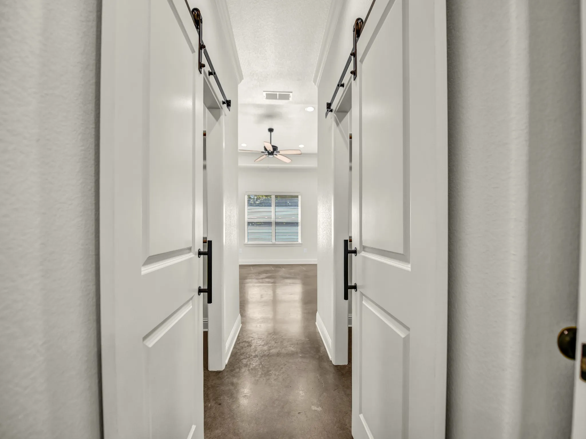 Single Family Residence For Rent in Parker County , 183 Graystone Drive, Weatherford, Texas 76088, 4 Bedroom, 2 Bathroom, 3 Garage spaces, 2,239 Sqft, built in 2022, mls#21395349, Real Estate Agent in Weatherford, Homes For Rent in Parker county, Homes For Rent in Weatherford, Realtor in Weatherford Texas, Real Estate Brokerage Independent Realty Texas, Luminita Cordes Realtor