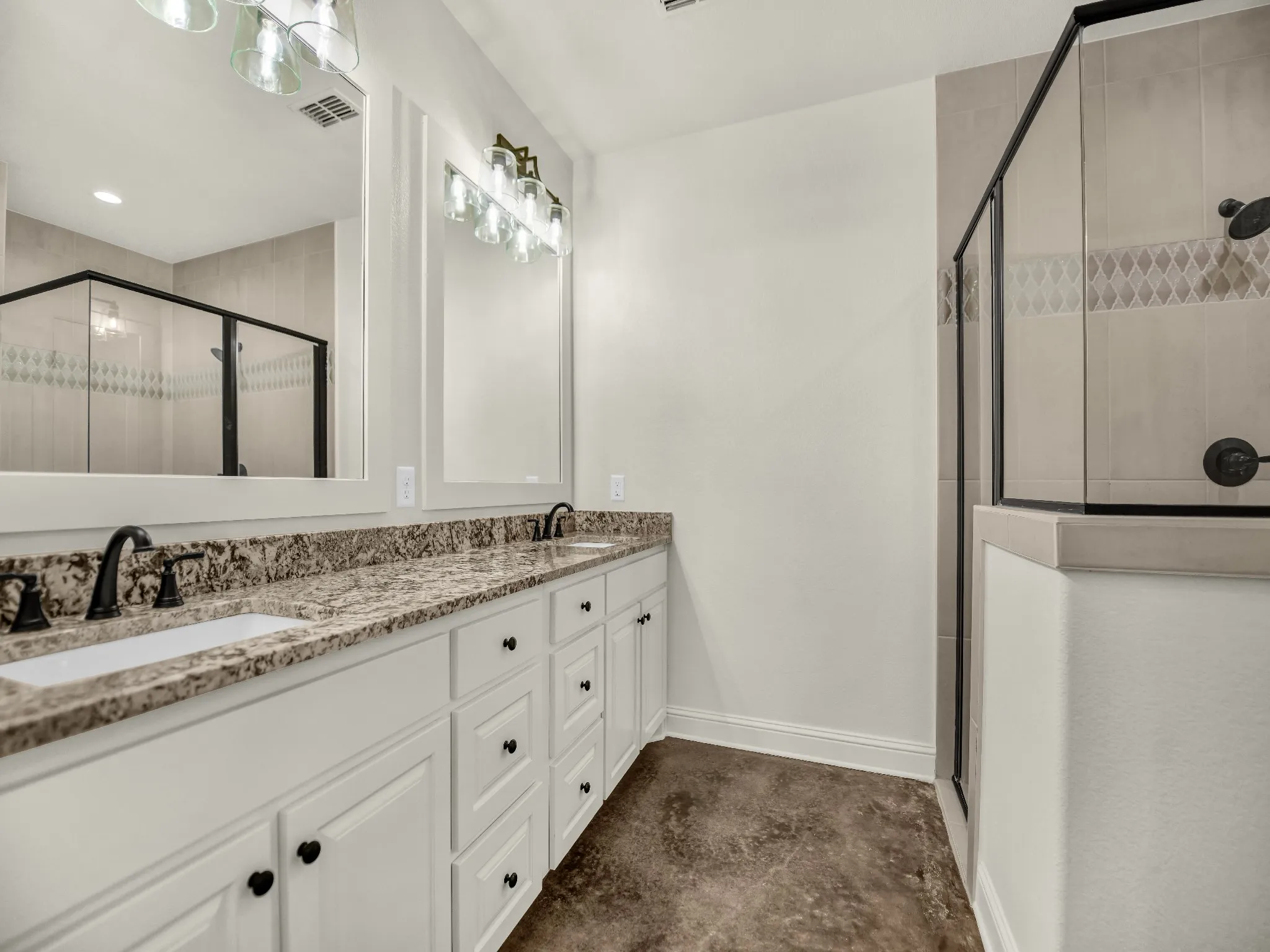 Single Family Residence For Rent in Parker County , 183 Graystone Drive, Weatherford, Texas 76088, 4 Bedroom, 2 Bathroom, 3 Garage spaces, 2,239 Sqft, built in 2022, mls#21395349, Real Estate Agent in Weatherford, Homes For Rent in Parker county, Homes For Rent in Weatherford, Realtor in Weatherford Texas, Real Estate Brokerage Independent Realty Texas, Luminita Cordes Realtor