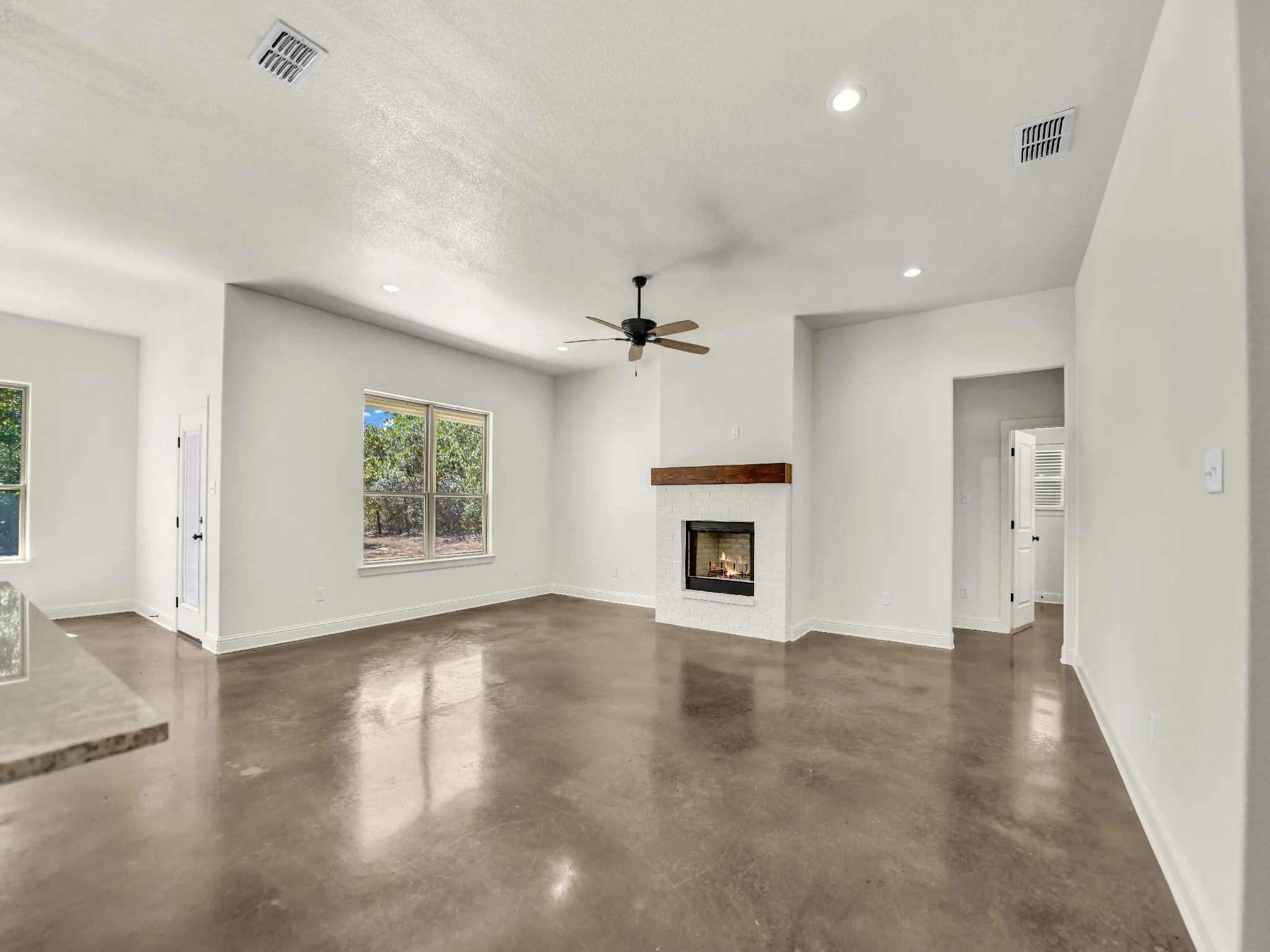 Single Family Residence For Rent in Parker County , 183 Graystone Drive, Weatherford, Texas 76088, 4 Bedroom, 2 Bathroom, 3 Garage spaces, 2,239 Sqft, built in 2022, mls#21395349, Real Estate Agent in Weatherford, Homes For Rent in Parker county, Homes For Rent in Weatherford, Realtor in Weatherford Texas, Real Estate Brokerage Independent Realty Texas, Luminita Cordes Realtor