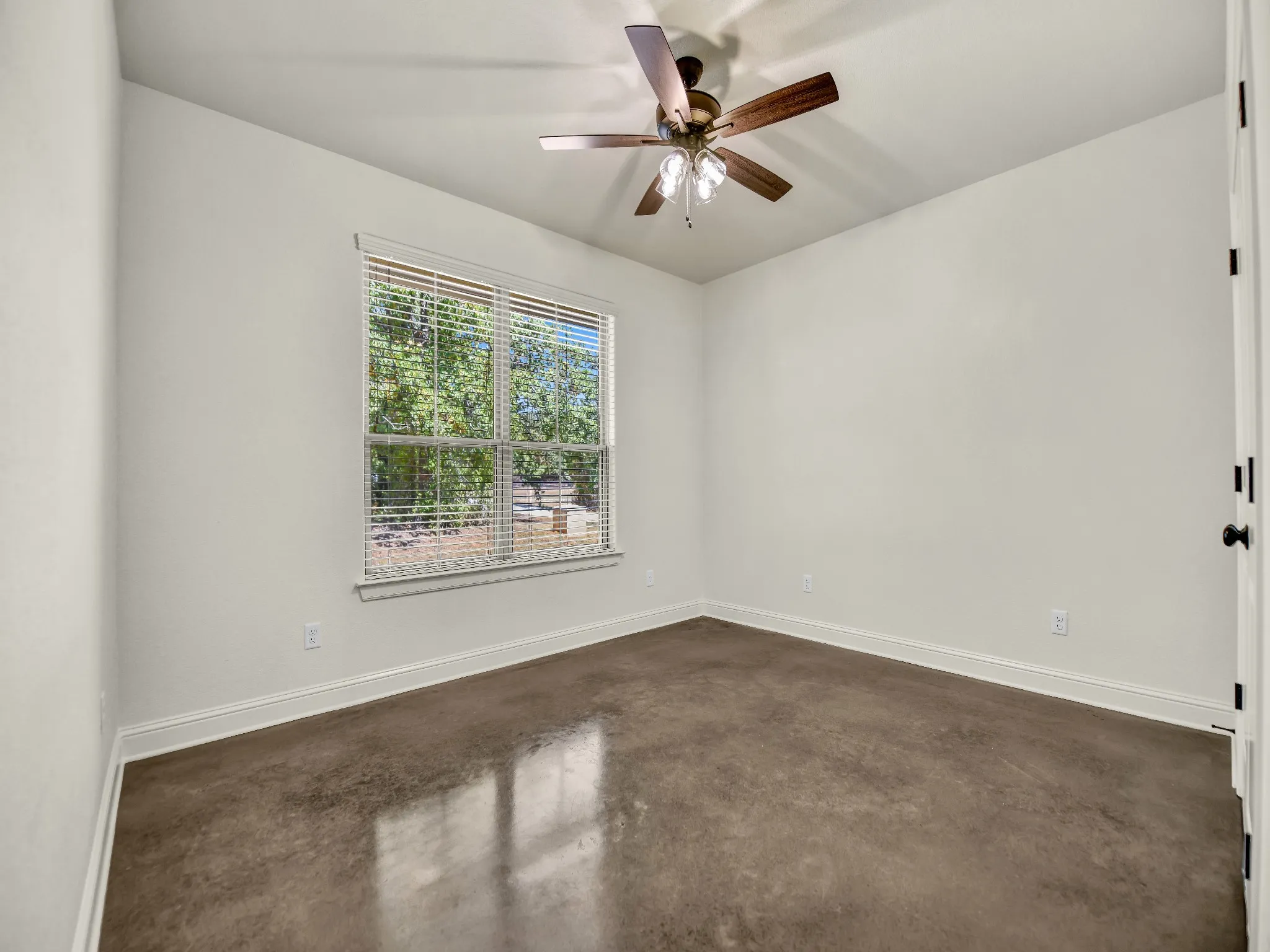Single Family Residence For Rent in Parker County , 183 Graystone Drive, Weatherford, Texas 76088, 4 Bedroom, 2 Bathroom, 3 Garage spaces, 2,239 Sqft, built in 2022, mls#21395349, Real Estate Agent in Weatherford, Homes For Rent in Parker county, Homes For Rent in Weatherford, Realtor in Weatherford Texas, Real Estate Brokerage Independent Realty Texas, Luminita Cordes Realtor