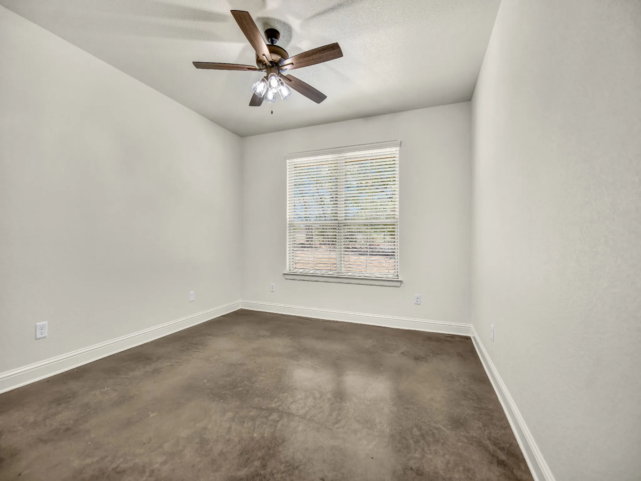 Single Family Residence For Rent in Parker County , 183 Graystone Drive, Weatherford, Texas 76088, 4 Bedroom, 2 Bathroom, 3 Garage spaces, 2,239 Sqft, built in 2022, mls#21395349, Real Estate Agent in Weatherford, Homes For Rent in Parker county, Homes For Rent in Weatherford, Realtor in Weatherford Texas, Real Estate Brokerage Independent Realty Texas, Luminita Cordes Realtor