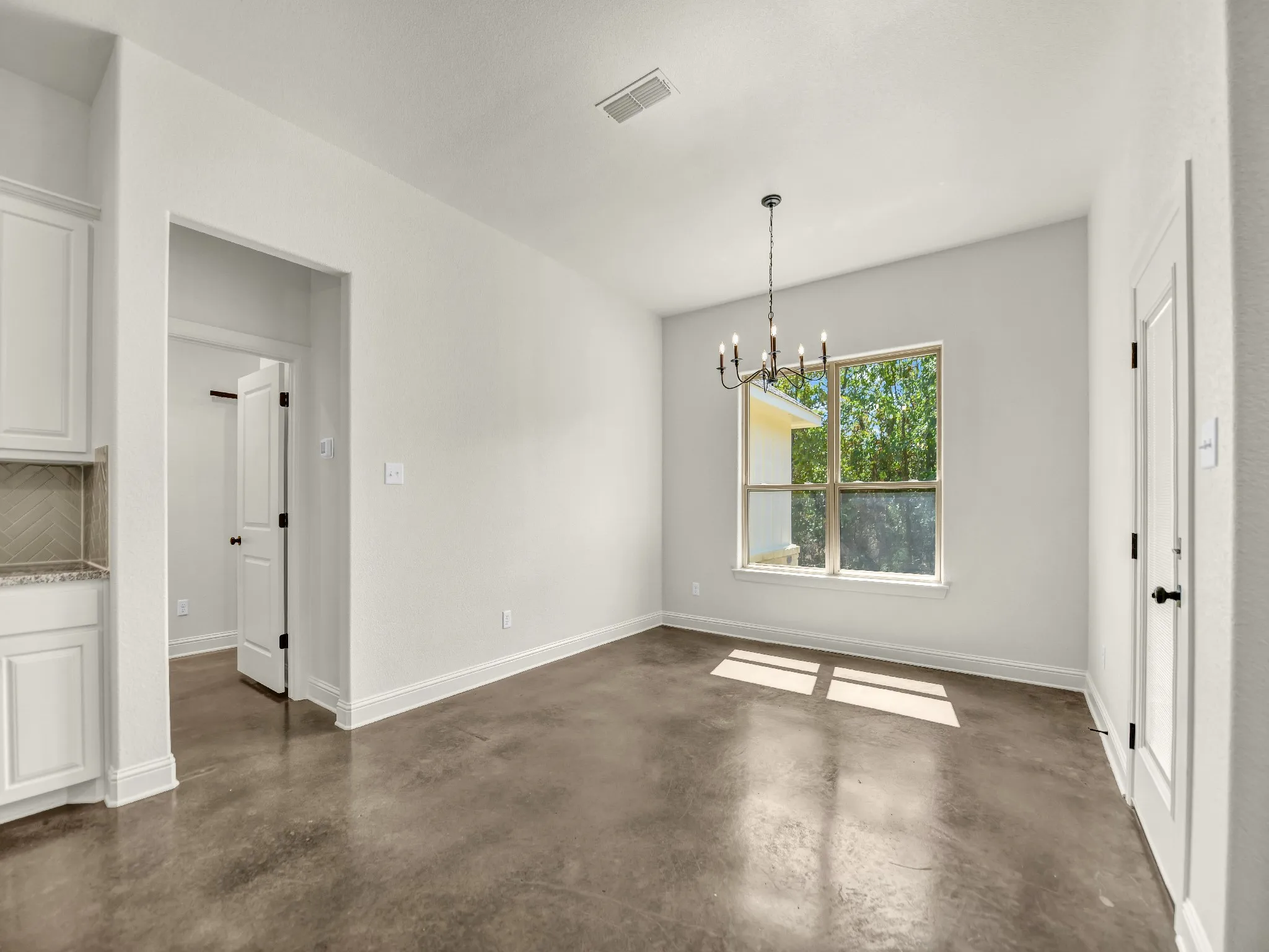 Single Family Residence For Rent in Parker County , 183 Graystone Drive, Weatherford, Texas 76088, 4 Bedroom, 2 Bathroom, 3 Garage spaces, 2,239 Sqft, built in 2022, mls#21395349, Real Estate Agent in Weatherford, Homes For Rent in Parker county, Homes For Rent in Weatherford, Realtor in Weatherford Texas, Real Estate Brokerage Independent Realty Texas, Luminita Cordes Realtor