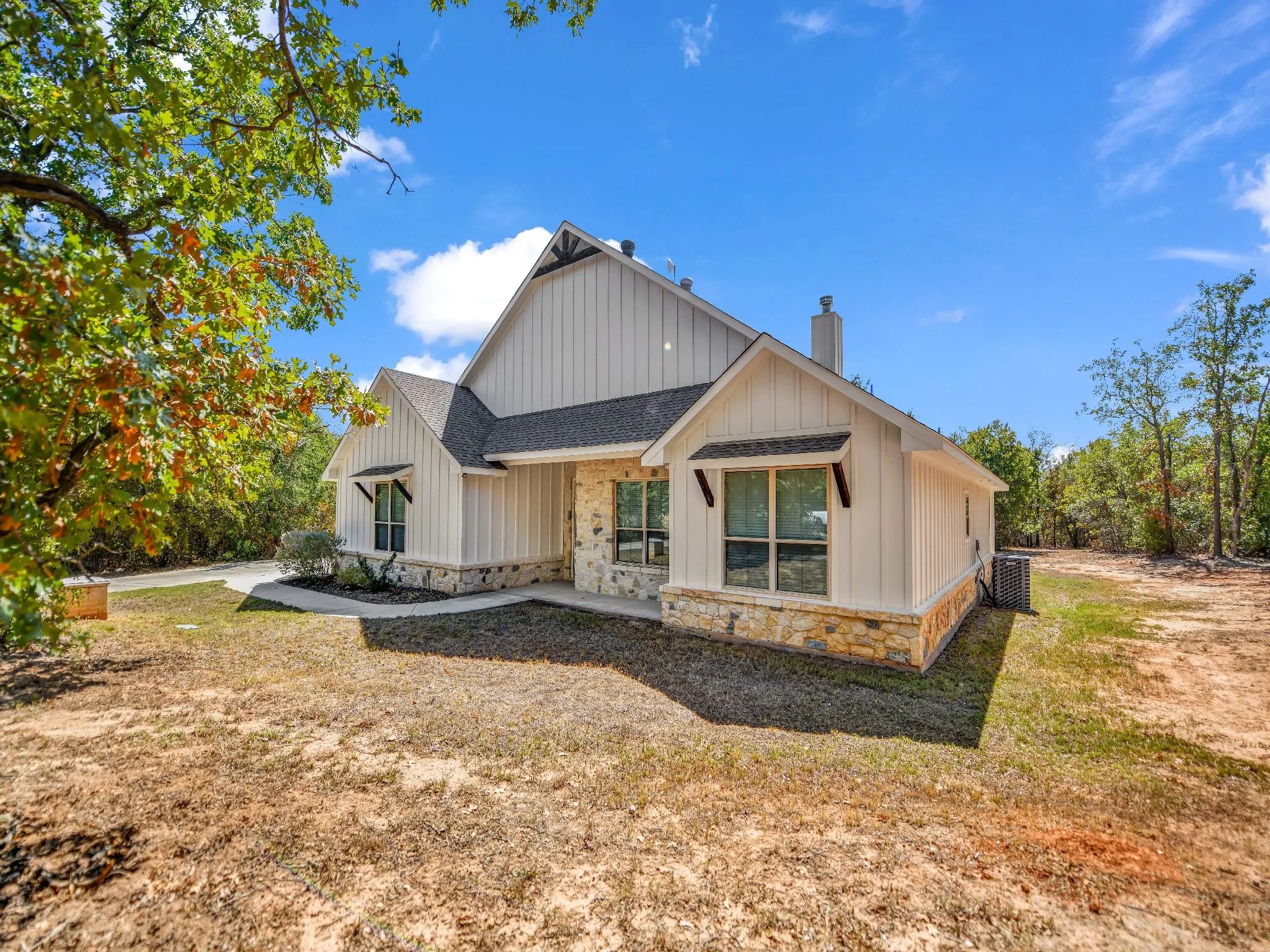 Single Family Residence For Rent in Parker County , 183 Graystone Drive, Weatherford, Texas 76088, 4 Bedroom, 2 Bathroom, 3 Garage spaces, 2,239 Sqft, built in 2022, mls#21395349, Real Estate Agent in Weatherford, Homes For Rent in Parker county, Homes For Rent in Weatherford, Realtor in Weatherford Texas, Real Estate Brokerage Independent Realty Texas, Luminita Cordes Realtor
