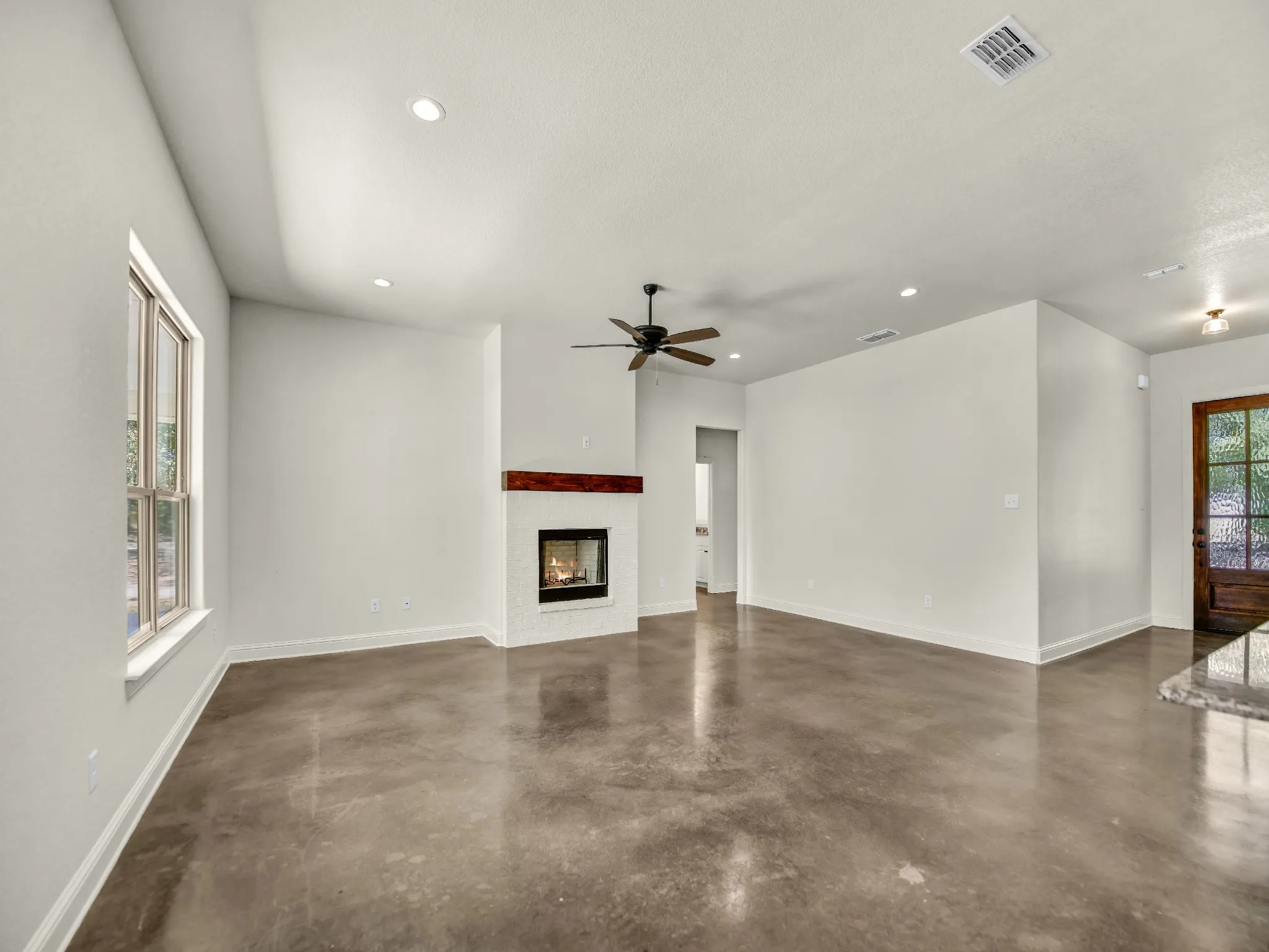 Single Family Residence For Rent in Parker County , 183 Graystone Drive, Weatherford, Texas 76088, 4 Bedroom, 2 Bathroom, 3 Garage spaces, 2,239 Sqft, built in 2022, mls#21395349, Real Estate Agent in Weatherford, Homes For Rent in Parker county, Homes For Rent in Weatherford, Realtor in Weatherford Texas, Real Estate Brokerage Independent Realty Texas, Luminita Cordes Realtor