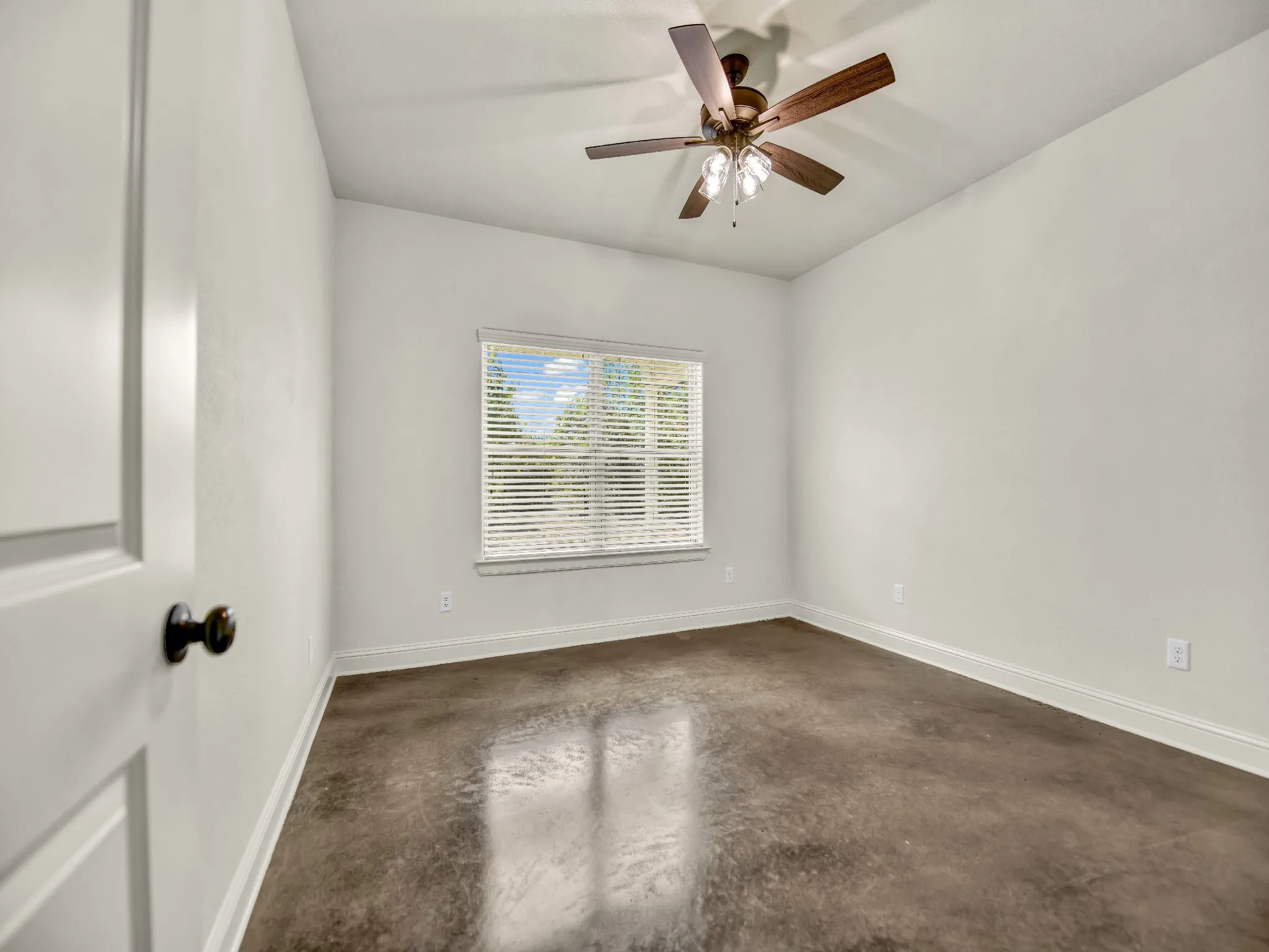 Single Family Residence For Rent in Parker County , 183 Graystone Drive, Weatherford, Texas 76088, 4 Bedroom, 2 Bathroom, 3 Garage spaces, 2,239 Sqft, built in 2022, mls#21395349, Real Estate Agent in Weatherford, Homes For Rent in Parker county, Homes For Rent in Weatherford, Realtor in Weatherford Texas, Real Estate Brokerage Independent Realty Texas, Luminita Cordes Realtor