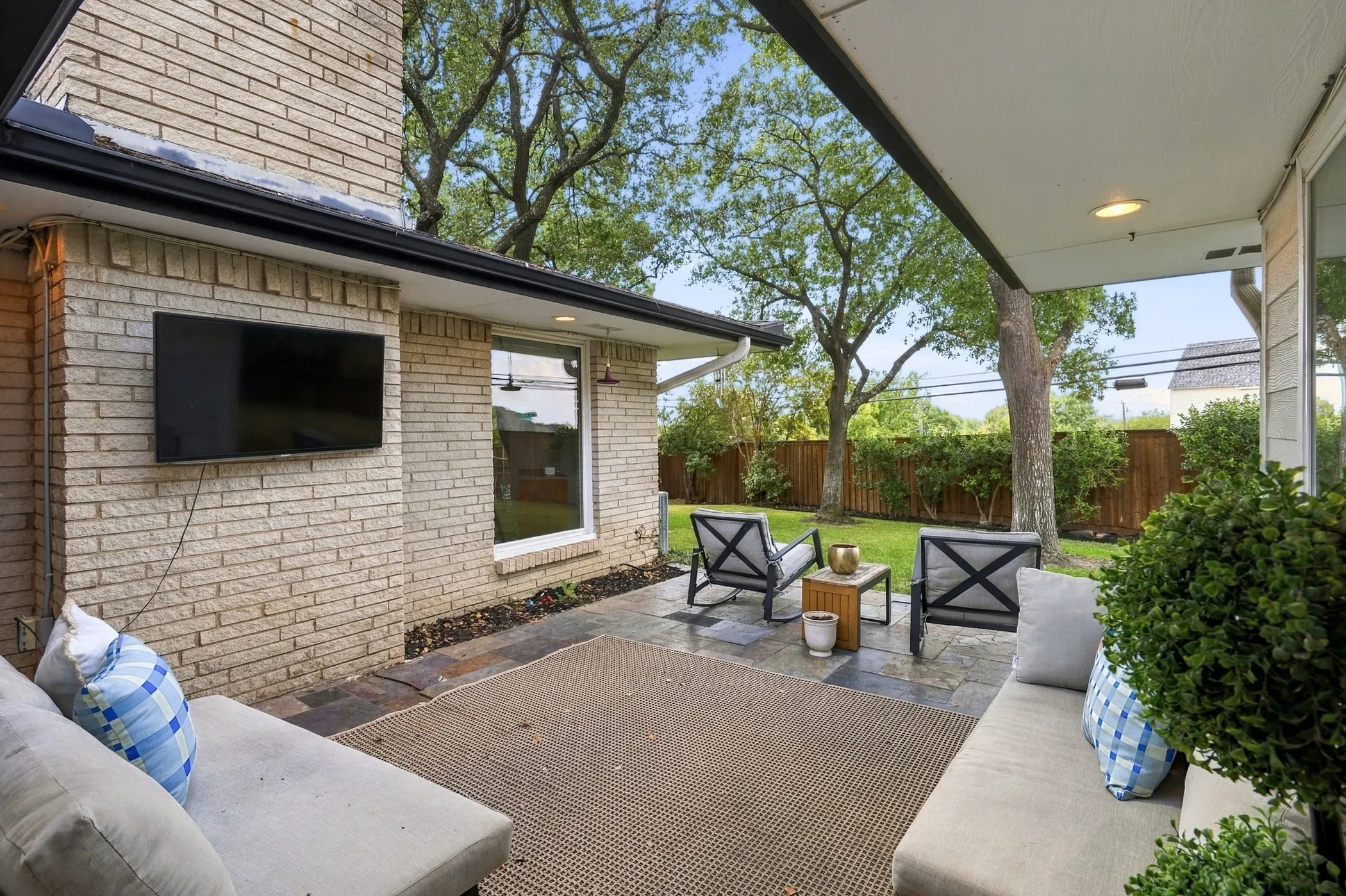 Single Family Residence For Sale in Dallas County , 9307 Crestedge Drive, Dallas, Texas 75238, 5 Bedroom, 2 Bathroom, 2 Garage spaces, 2,322 Sqft, built in 1967, mls#21392352, Real Estate Agent in Dallas, Homes For Sale in Dallas county, Homes For Sale in Dallas, Realtor in Dallas Texas, Real Estate Brokerage Independent Realty Texas, Luminita Cordes Realtor