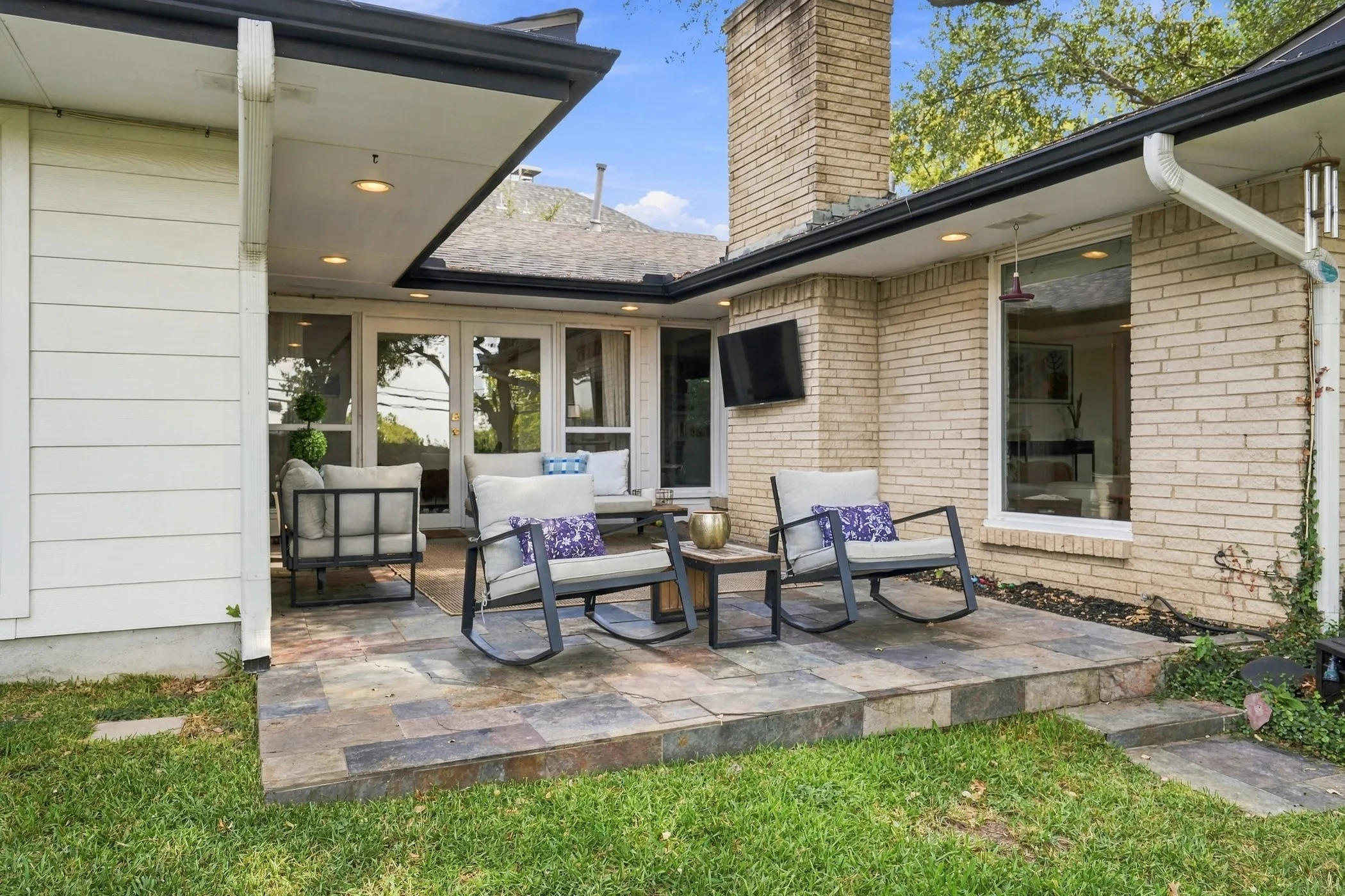 Single Family Residence For Sale in Dallas County , 9307 Crestedge Drive, Dallas, Texas 75238, 5 Bedroom, 2 Bathroom, 2 Garage spaces, 2,322 Sqft, built in 1967, mls#21392352, Real Estate Agent in Dallas, Homes For Sale in Dallas county, Homes For Sale in Dallas, Realtor in Dallas Texas, Real Estate Brokerage Independent Realty Texas, Luminita Cordes Realtor