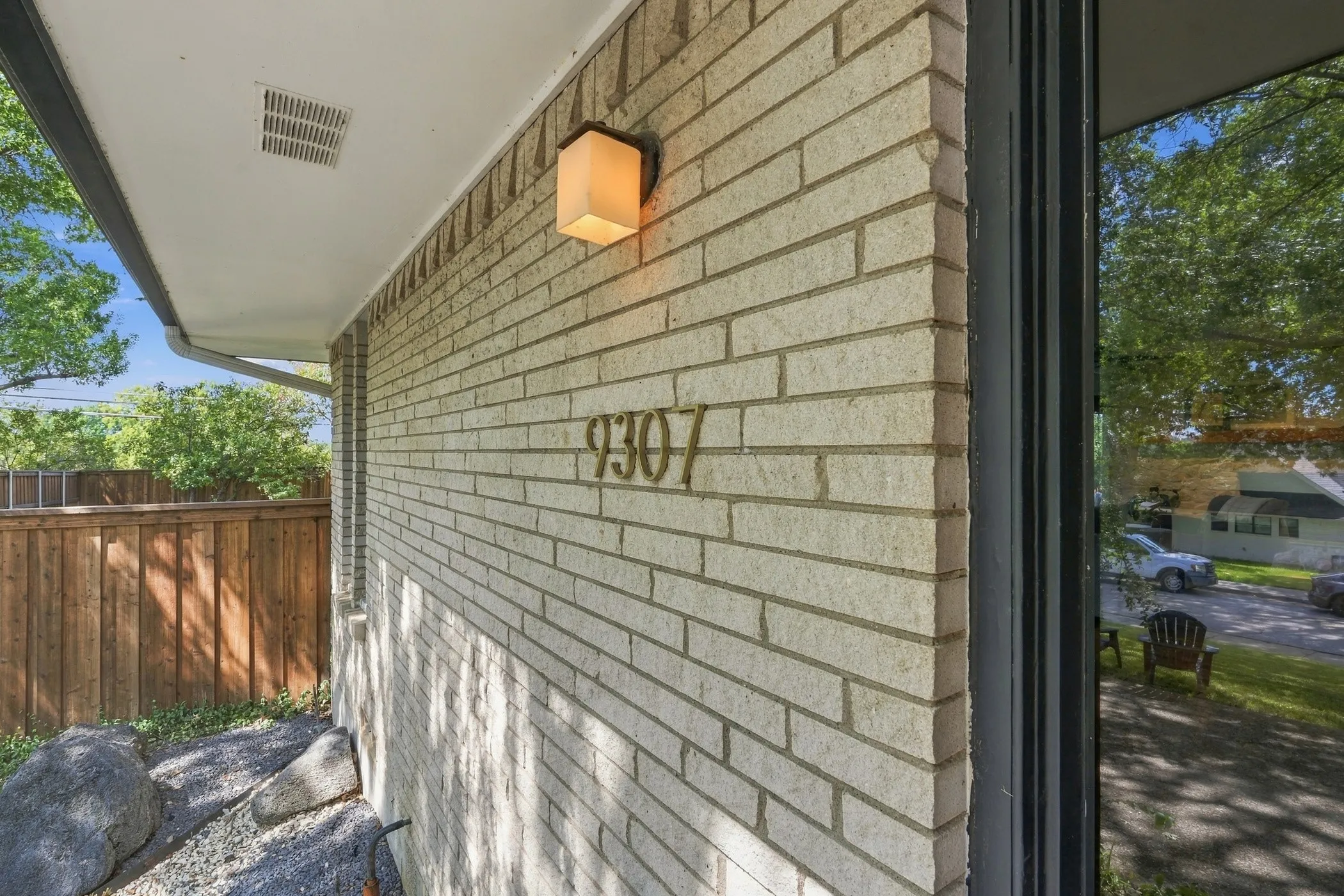 Single Family Residence For Sale in Dallas County , 9307 Crestedge Drive, Dallas, Texas 75238, 5 Bedroom, 2 Bathroom, 2 Garage spaces, 2,322 Sqft, built in 1967, mls#21392352, Real Estate Agent in Dallas, Homes For Sale in Dallas county, Homes For Sale in Dallas, Realtor in Dallas Texas, Real Estate Brokerage Independent Realty Texas, Luminita Cordes Realtor
