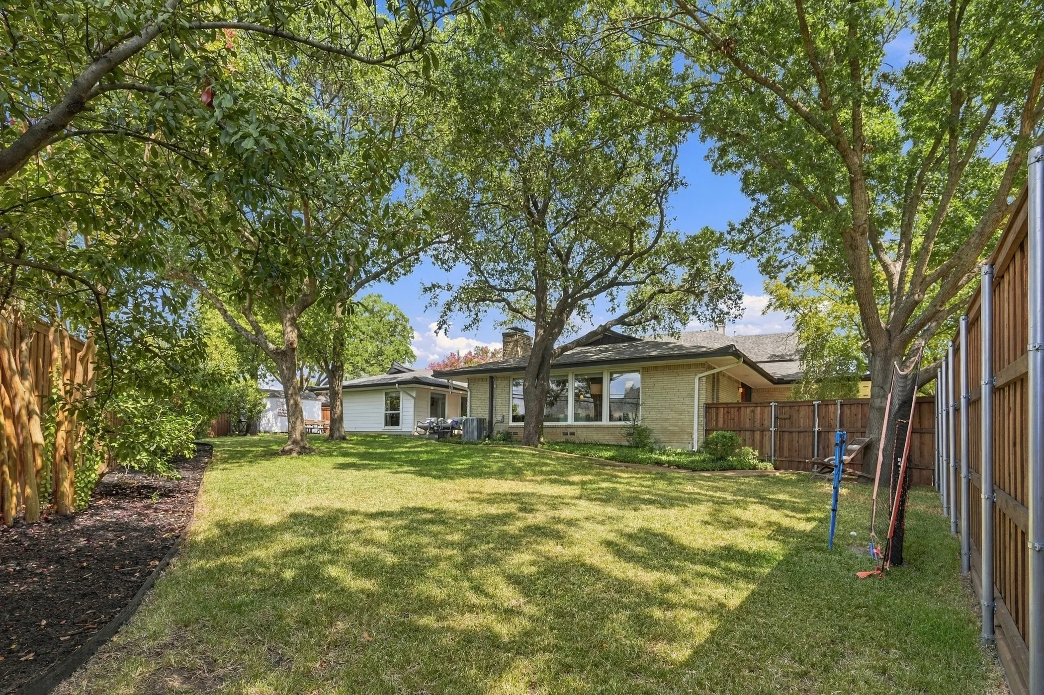 Single Family Residence For Sale in Dallas County , 9307 Crestedge Drive, Dallas, Texas 75238, 5 Bedroom, 2 Bathroom, 2 Garage spaces, 2,322 Sqft, built in 1967, mls#21392352, Real Estate Agent in Dallas, Homes For Sale in Dallas county, Homes For Sale in Dallas, Realtor in Dallas Texas, Real Estate Brokerage Independent Realty Texas, Luminita Cordes Realtor