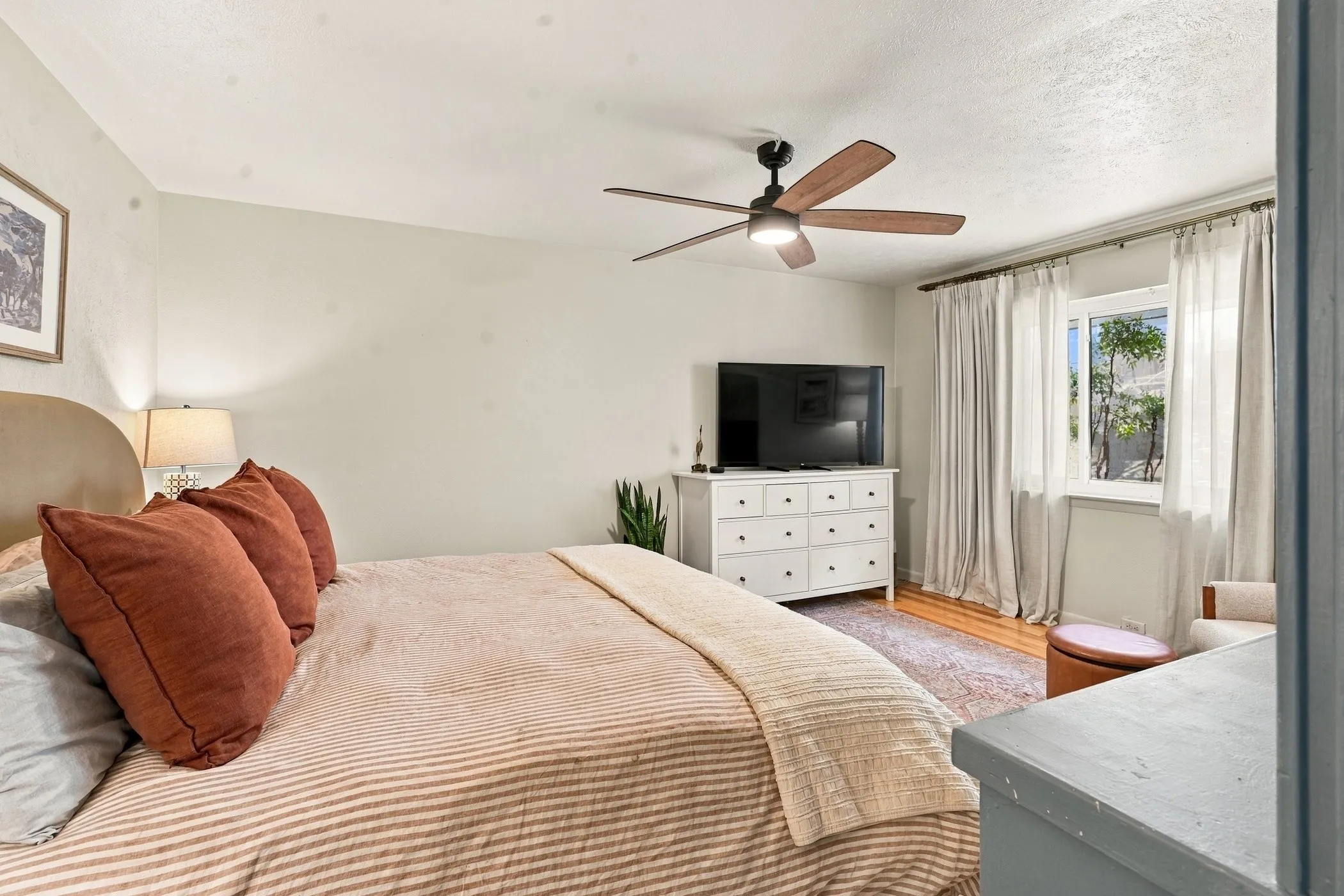 Single Family Residence For Sale in Dallas County , 9307 Crestedge Drive, Dallas, Texas 75238, 5 Bedroom, 2 Bathroom, 2 Garage spaces, 2,322 Sqft, built in 1967, mls#21392352, Real Estate Agent in Dallas, Homes For Sale in Dallas county, Homes For Sale in Dallas, Realtor in Dallas Texas, Real Estate Brokerage Independent Realty Texas, Luminita Cordes Realtor