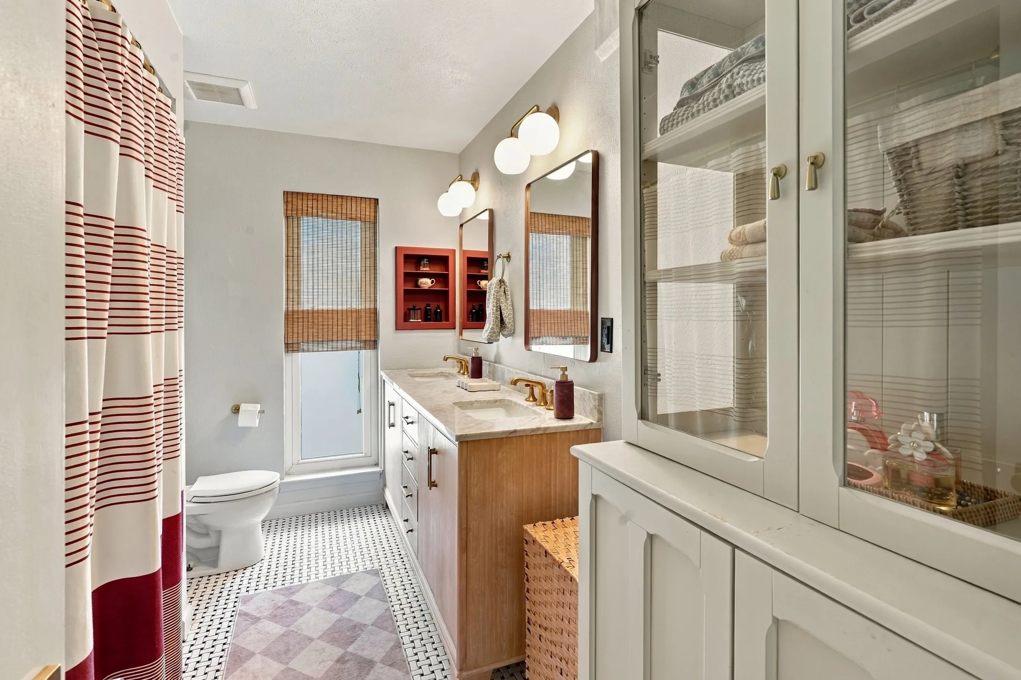 Single Family Residence For Sale in Dallas County , 9307 Crestedge Drive, Dallas, Texas 75238, 5 Bedroom, 2 Bathroom, 2 Garage spaces, 2,322 Sqft, built in 1967, mls#21392352, Real Estate Agent in Dallas, Homes For Sale in Dallas county, Homes For Sale in Dallas, Realtor in Dallas Texas, Real Estate Brokerage Independent Realty Texas, Luminita Cordes Realtor