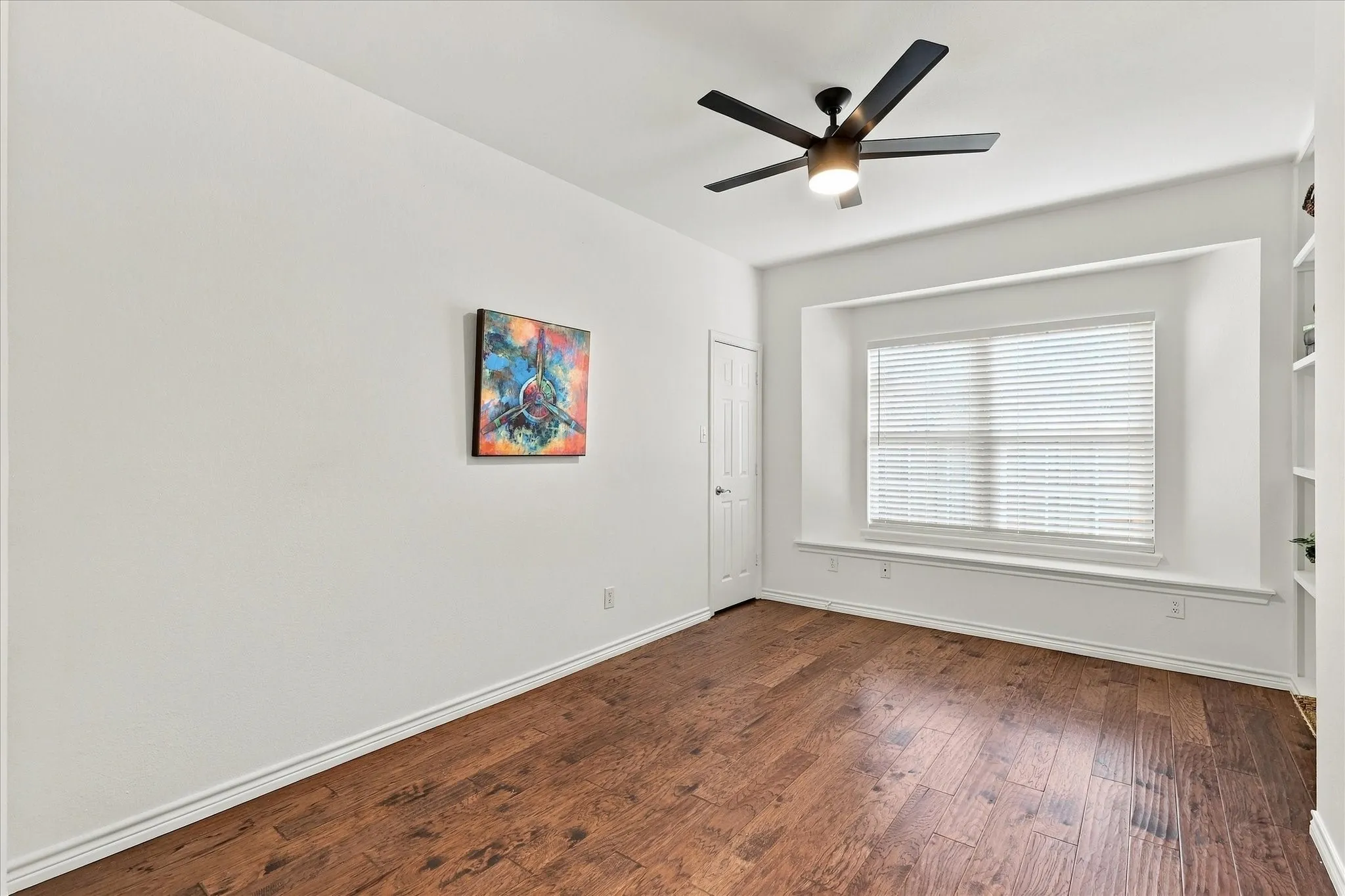 1st floor office space or could be additional 6th bedroom/flex room