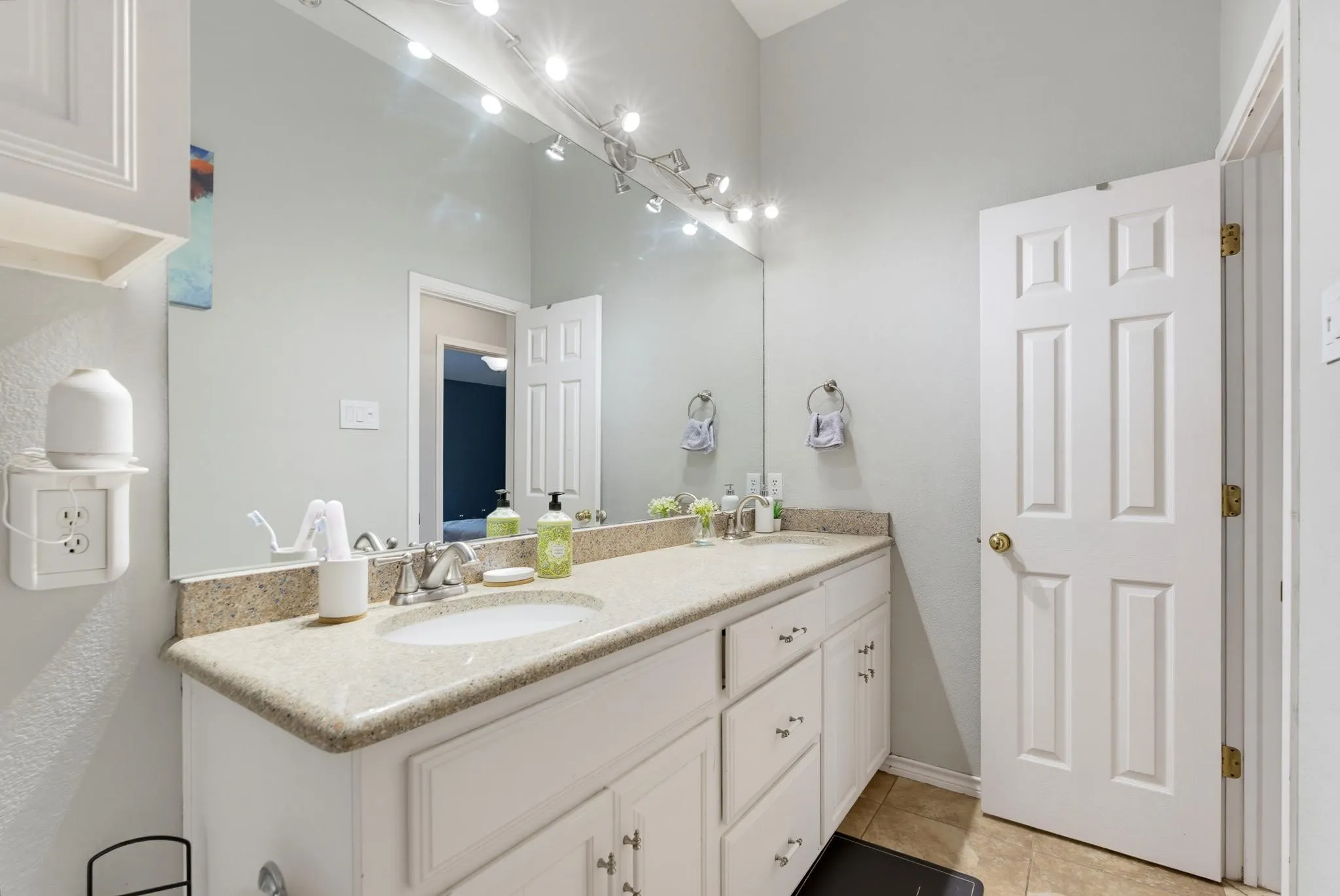 Single Family Residence For Sale in Taylor County , 1418 NEWCASTLE Drive, Abilene, Texas 79601, 3 Bedroom, 2 Bathroom, 2 Garage spaces, 1,984 Sqft, built in 1996, mls#21392232, Real Estate Agent in Abilene, Homes For Sale in Taylor county, Homes For Sale in Abilene, Realtor in Abilene Texas, Real Estate Brokerage Independent Realty Texas, Luminita Cordes Realtor