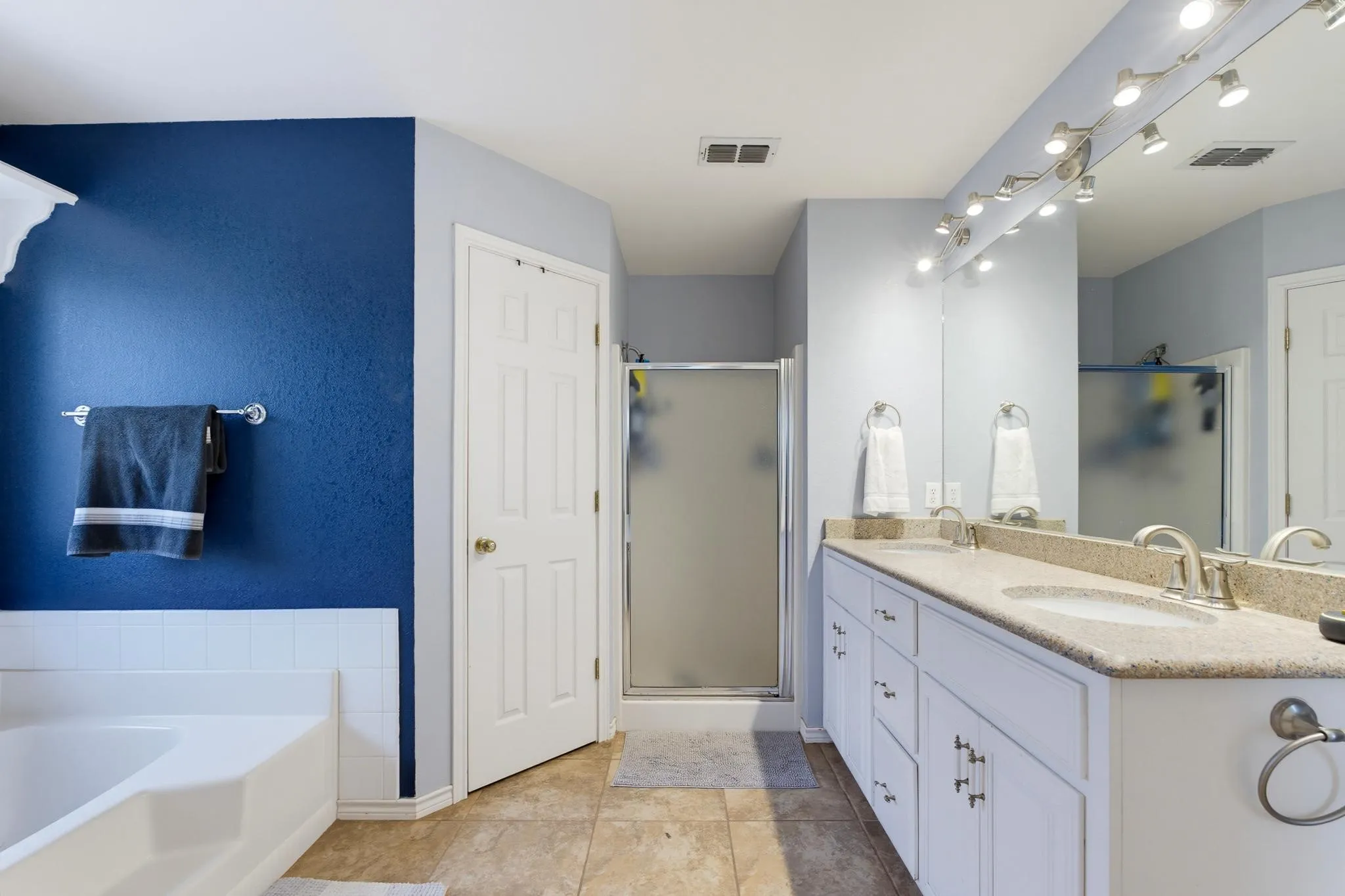 Single Family Residence For Sale in Taylor County , 1418 NEWCASTLE Drive, Abilene, Texas 79601, 3 Bedroom, 2 Bathroom, 2 Garage spaces, 1,984 Sqft, built in 1996, mls#21392232, Real Estate Agent in Abilene, Homes For Sale in Taylor county, Homes For Sale in Abilene, Realtor in Abilene Texas, Real Estate Brokerage Independent Realty Texas, Luminita Cordes Realtor