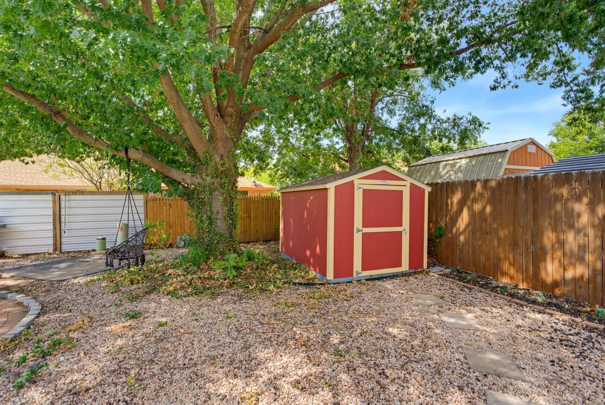 Single Family Residence For Sale in Taylor County , 1418 NEWCASTLE Drive, Abilene, Texas 79601, 3 Bedroom, 2 Bathroom, 2 Garage spaces, 1,984 Sqft, built in 1996, mls#21392232, Real Estate Agent in Abilene, Homes For Sale in Taylor county, Homes For Sale in Abilene, Realtor in Abilene Texas, Real Estate Brokerage Independent Realty Texas, Luminita Cordes Realtor