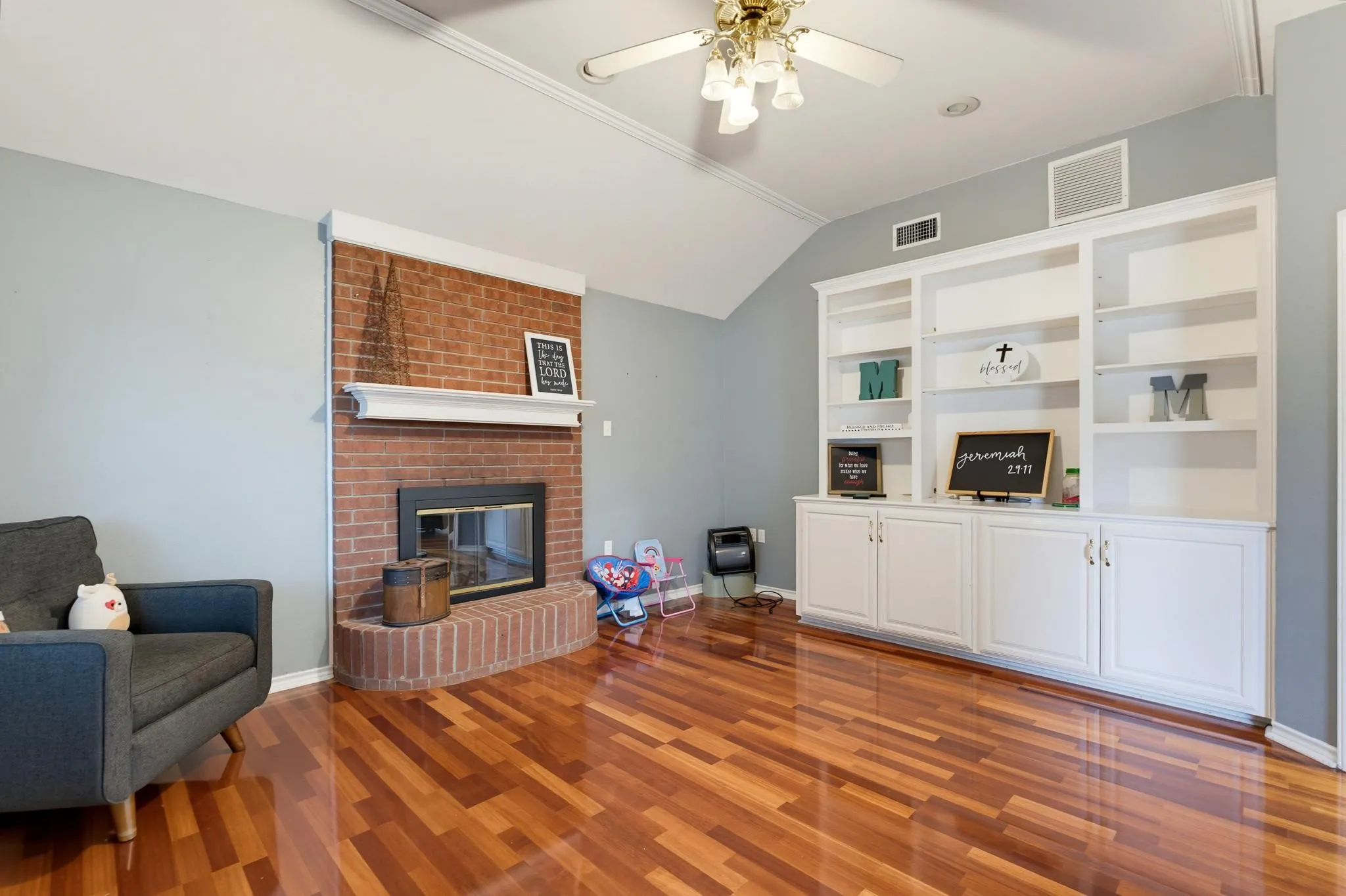 Single Family Residence For Sale in Taylor County , 1418 NEWCASTLE Drive, Abilene, Texas 79601, 3 Bedroom, 2 Bathroom, 2 Garage spaces, 1,984 Sqft, built in 1996, mls#21392232, Real Estate Agent in Abilene, Homes For Sale in Taylor county, Homes For Sale in Abilene, Realtor in Abilene Texas, Real Estate Brokerage Independent Realty Texas, Luminita Cordes Realtor