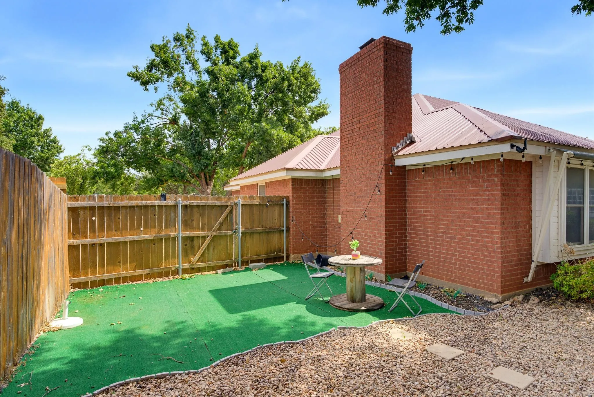 Single Family Residence For Sale in Taylor County , 1418 NEWCASTLE Drive, Abilene, Texas 79601, 3 Bedroom, 2 Bathroom, 2 Garage spaces, 1,984 Sqft, built in 1996, mls#21392232, Real Estate Agent in Abilene, Homes For Sale in Taylor county, Homes For Sale in Abilene, Realtor in Abilene Texas, Real Estate Brokerage Independent Realty Texas, Luminita Cordes Realtor