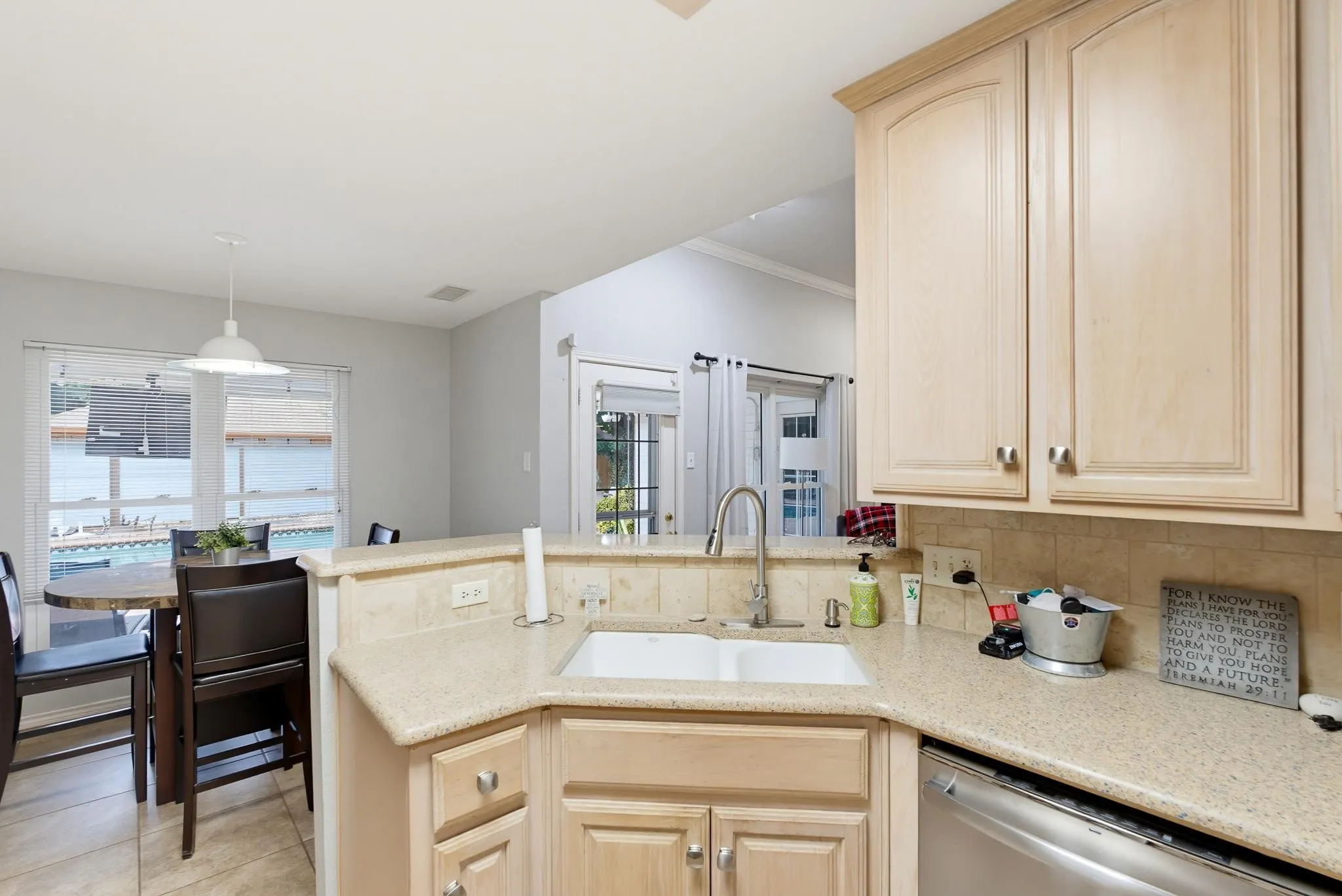 Single Family Residence For Sale in Taylor County , 1418 NEWCASTLE Drive, Abilene, Texas 79601, 3 Bedroom, 2 Bathroom, 2 Garage spaces, 1,984 Sqft, built in 1996, mls#21392232, Real Estate Agent in Abilene, Homes For Sale in Taylor county, Homes For Sale in Abilene, Realtor in Abilene Texas, Real Estate Brokerage Independent Realty Texas, Luminita Cordes Realtor