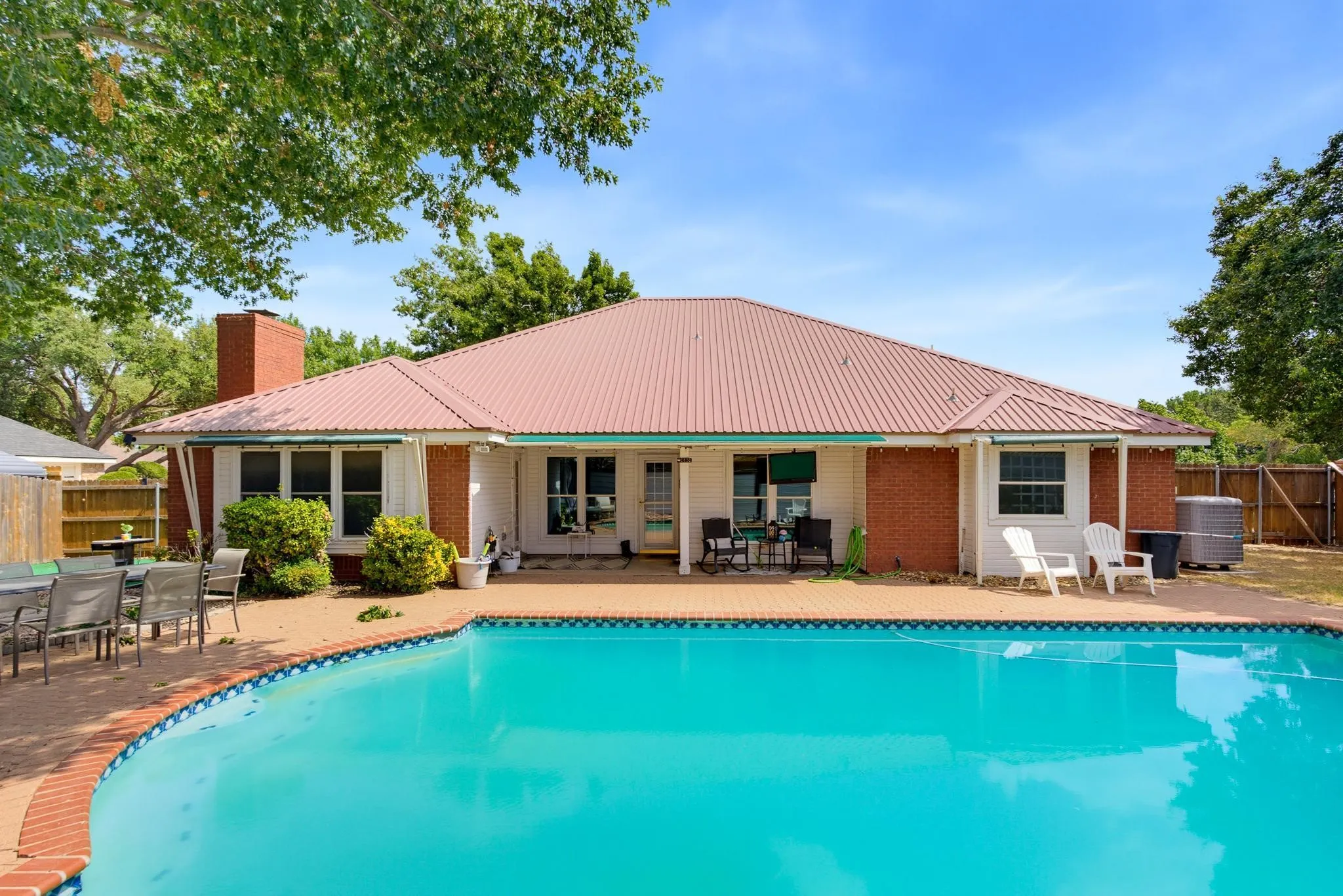 Single Family Residence For Sale in Taylor County , 1418 NEWCASTLE Drive, Abilene, Texas 79601, 3 Bedroom, 2 Bathroom, 2 Garage spaces, 1,984 Sqft, built in 1996, mls#21392232, Real Estate Agent in Abilene, Homes For Sale in Taylor county, Homes For Sale in Abilene, Realtor in Abilene Texas, Real Estate Brokerage Independent Realty Texas, Luminita Cordes Realtor