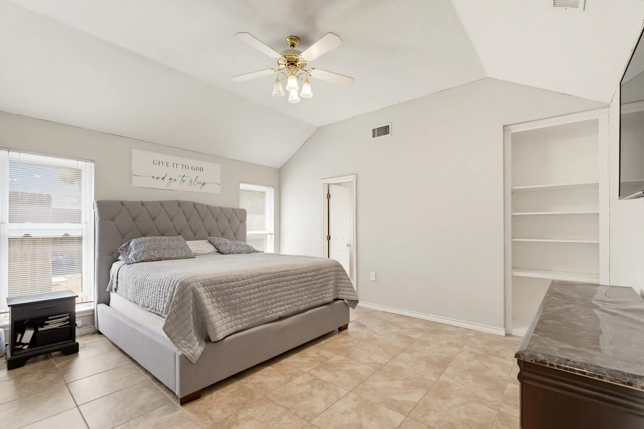 Single Family Residence For Sale in Taylor County , 1418 NEWCASTLE Drive, Abilene, Texas 79601, 3 Bedroom, 2 Bathroom, 2 Garage spaces, 1,984 Sqft, built in 1996, mls#21392232, Real Estate Agent in Abilene, Homes For Sale in Taylor county, Homes For Sale in Abilene, Realtor in Abilene Texas, Real Estate Brokerage Independent Realty Texas, Luminita Cordes Realtor