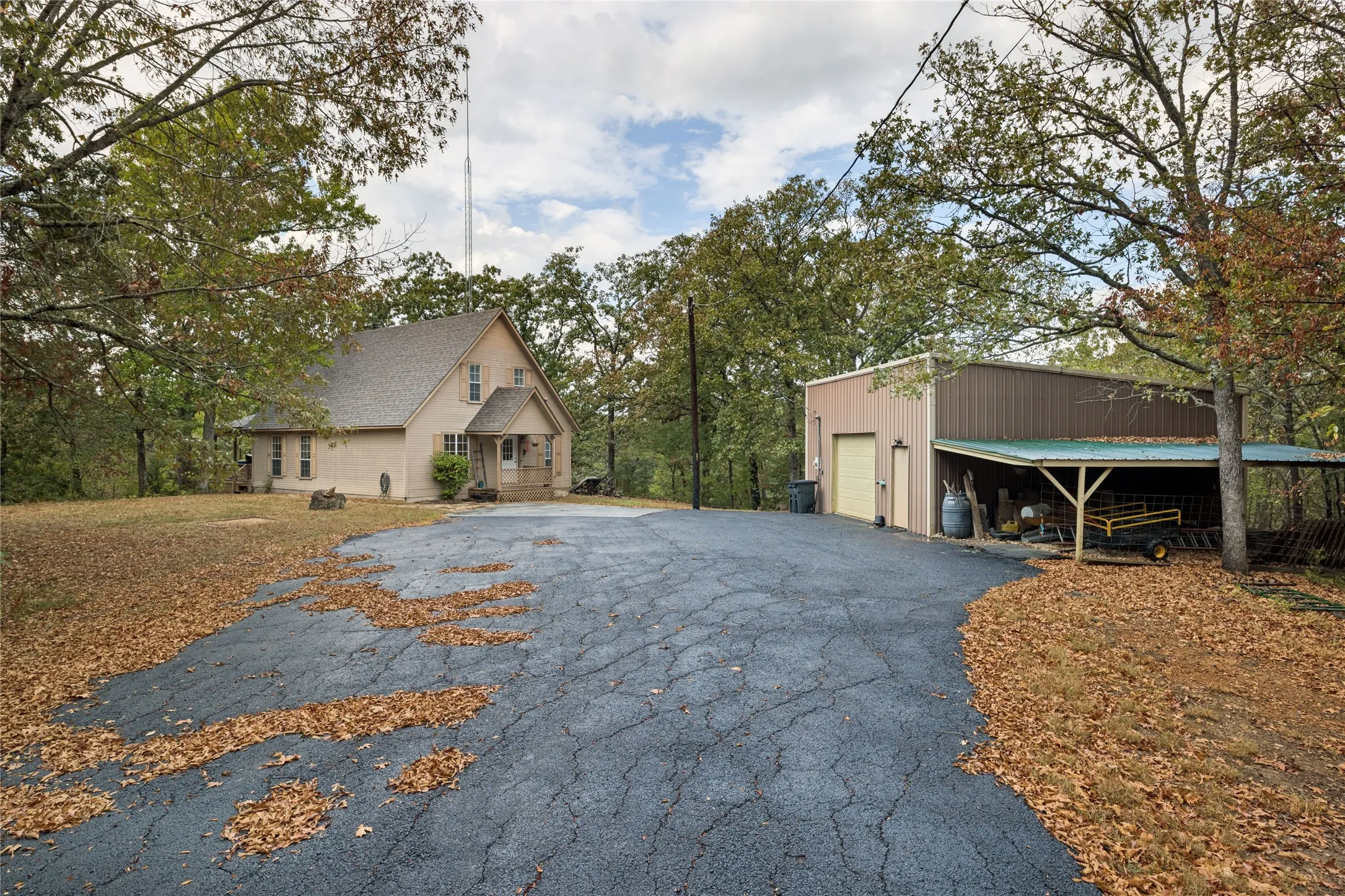 Single Family Residence For Sale in Van Zandt County , 1522 Fm 17, Grand Saline, Texas 75140, 2 Bedroom, 2 Bathroom, 2 Garage spaces, 1,520 Sqft, built in 2000, mls#21388357, Real Estate Agent in Grand Saline, Homes For Sale in Van Zandt county, Homes For Sale in Grand Saline, Realtor in Grand Saline Texas, Real Estate Brokerage Independent Realty Texas, Luminita Cordes Realtor