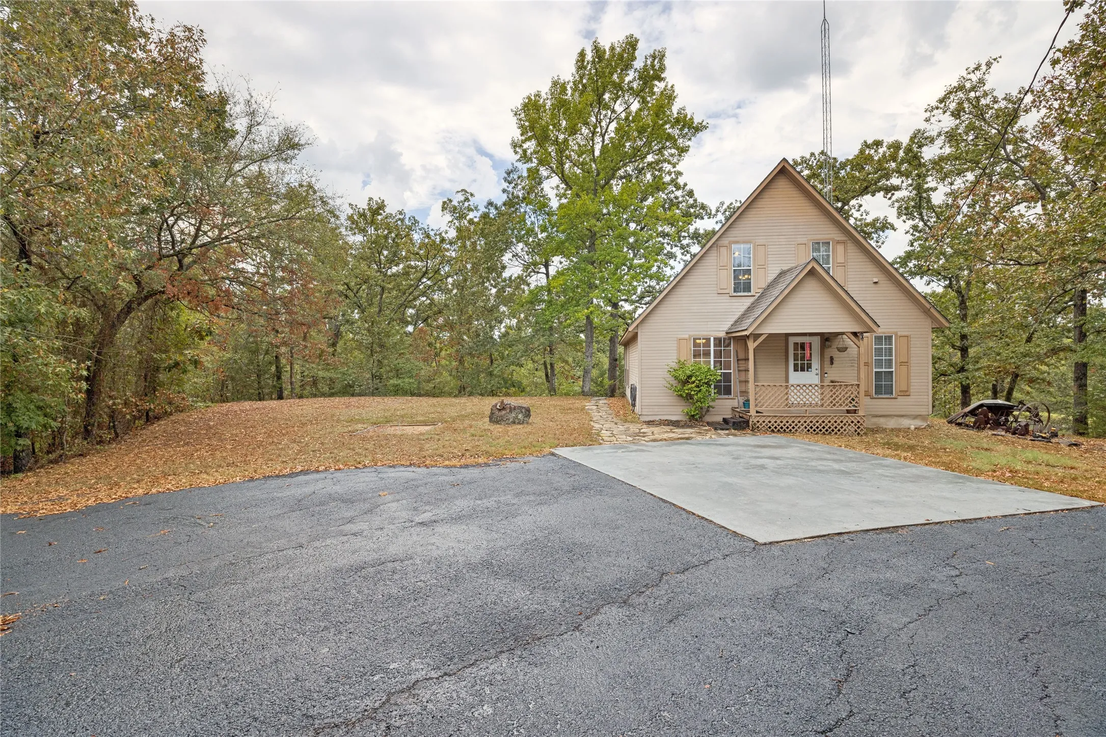 Single Family Residence For Sale in Van Zandt County , 1522 Fm 17, Grand Saline, Texas 75140, 2 Bedroom, 2 Bathroom, 2 Garage spaces, 1,520 Sqft, built in 2000, mls#21388357, Real Estate Agent in Grand Saline, Homes For Sale in Van Zandt county, Homes For Sale in Grand Saline, Realtor in Grand Saline Texas, Real Estate Brokerage Independent Realty Texas, Luminita Cordes Realtor