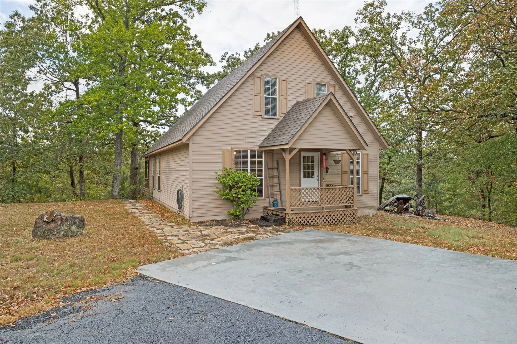 Single Family Residence For Sale in Van Zandt County , 1522 Fm 17, Grand Saline, Texas 75140, 2 Bedroom, 2 Bathroom, 2 Garage spaces, 1,520 Sqft, built in 2000, mls#21388357, Real Estate Agent in Grand Saline, Homes For Sale in Van Zandt county, Homes For Sale in Grand Saline, Realtor in Grand Saline Texas, Real Estate Brokerage Independent Realty Texas, Luminita Cordes Realtor