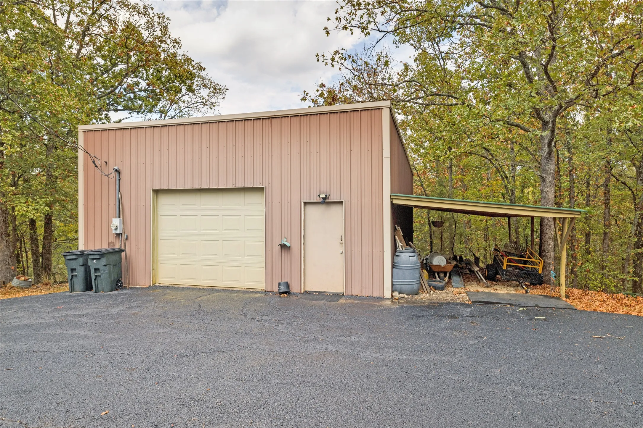 Single Family Residence For Sale in Van Zandt County , 1522 Fm 17, Grand Saline, Texas 75140, 2 Bedroom, 2 Bathroom, 2 Garage spaces, 1,520 Sqft, built in 2000, mls#21388357, Real Estate Agent in Grand Saline, Homes For Sale in Van Zandt county, Homes For Sale in Grand Saline, Realtor in Grand Saline Texas, Real Estate Brokerage Independent Realty Texas, Luminita Cordes Realtor