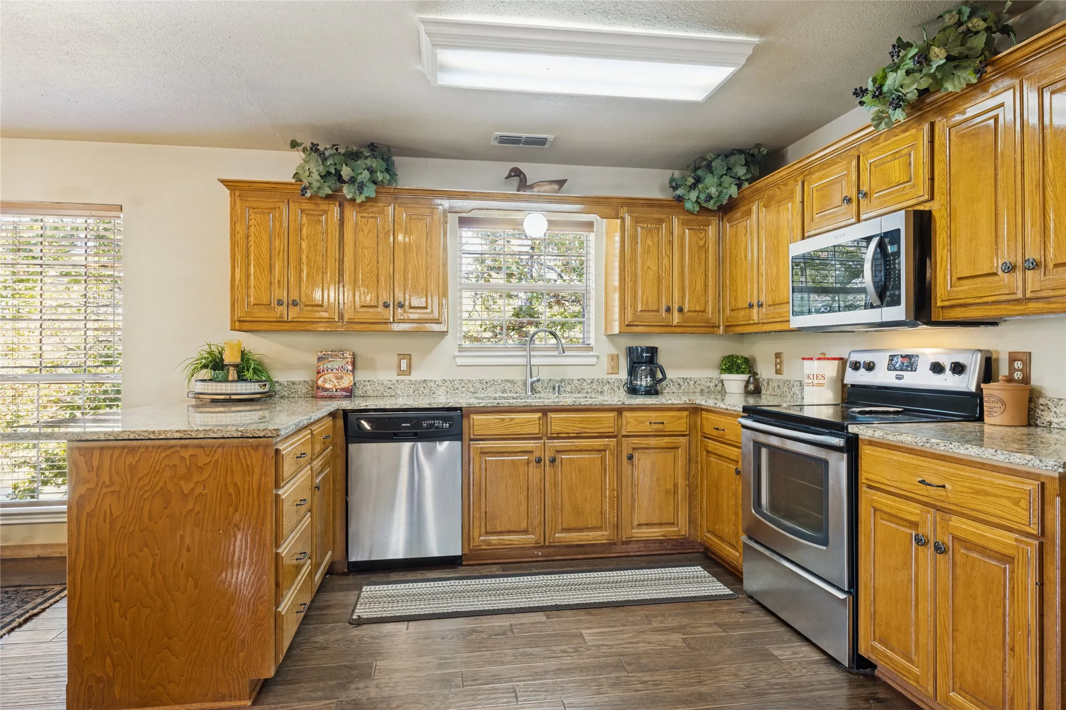 Single Family Residence For Sale in Van Zandt County , 1522 Fm 17, Grand Saline, Texas 75140, 2 Bedroom, 2 Bathroom, 2 Garage spaces, 1,520 Sqft, built in 2000, mls#21388357, Real Estate Agent in Grand Saline, Homes For Sale in Van Zandt county, Homes For Sale in Grand Saline, Realtor in Grand Saline Texas, Real Estate Brokerage Independent Realty Texas, Luminita Cordes Realtor