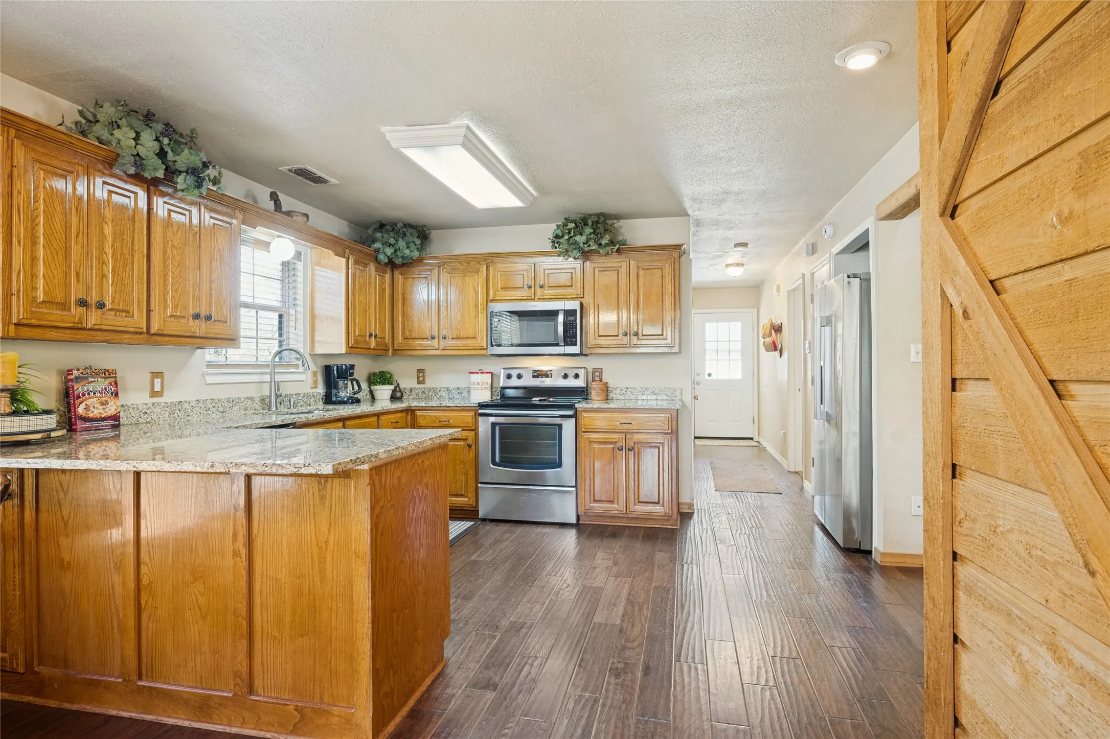 Single Family Residence For Sale in Van Zandt County , 1522 Fm 17, Grand Saline, Texas 75140, 2 Bedroom, 2 Bathroom, 2 Garage spaces, 1,520 Sqft, built in 2000, mls#21388357, Real Estate Agent in Grand Saline, Homes For Sale in Van Zandt county, Homes For Sale in Grand Saline, Realtor in Grand Saline Texas, Real Estate Brokerage Independent Realty Texas, Luminita Cordes Realtor