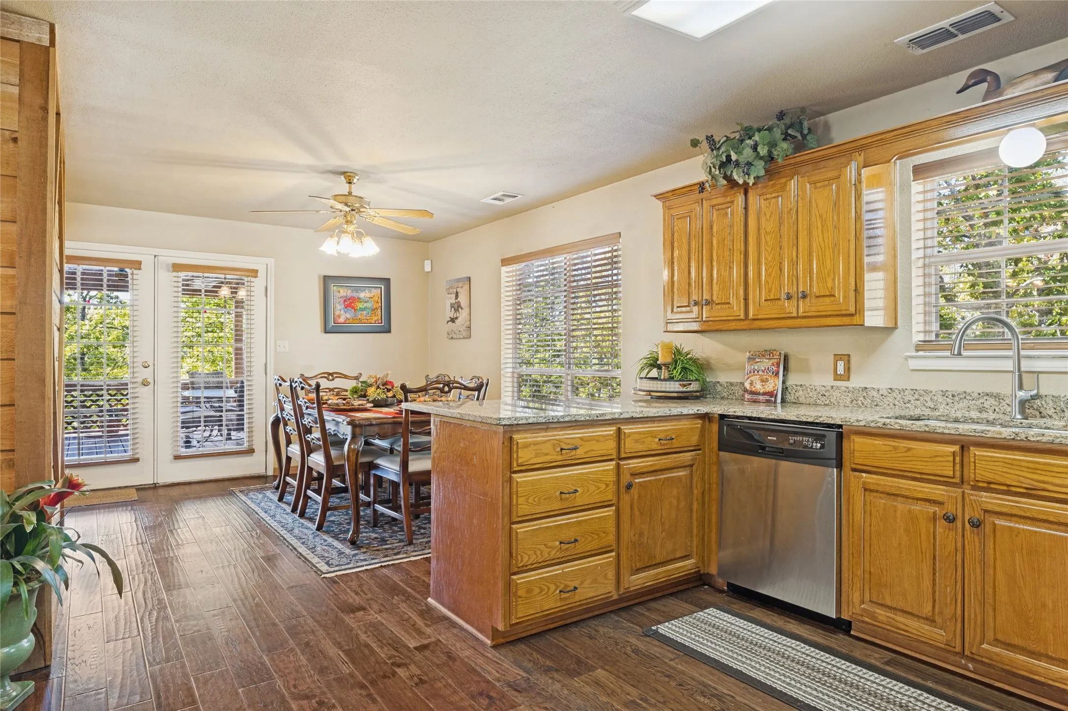 Single Family Residence For Sale in Van Zandt County , 1522 Fm 17, Grand Saline, Texas 75140, 2 Bedroom, 2 Bathroom, 2 Garage spaces, 1,520 Sqft, built in 2000, mls#21388357, Real Estate Agent in Grand Saline, Homes For Sale in Van Zandt county, Homes For Sale in Grand Saline, Realtor in Grand Saline Texas, Real Estate Brokerage Independent Realty Texas, Luminita Cordes Realtor