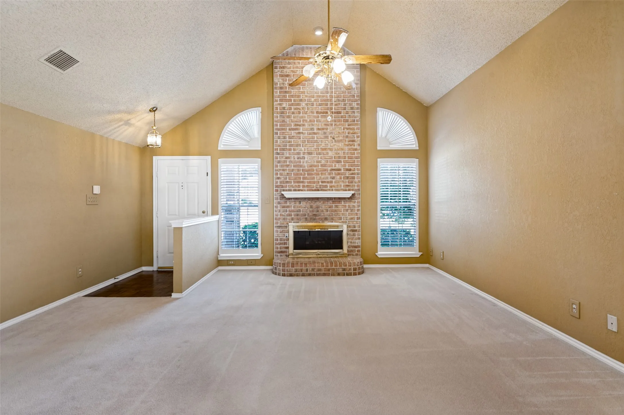 Single Family Residence For Sale in Denton County , 1110 Emily Lane, Carrollton, Texas 75010, 3 Bedroom, 2 Bathroom, 2 Garage spaces, 1,518 Sqft, built in 1989, mls#21395174, Real Estate Agent in Carrollton, Homes For Sale in Denton county, Homes For Sale in Carrollton, Realtor in Carrollton Texas, Real Estate Brokerage Independent Realty Texas, Luminita Cordes Realtor