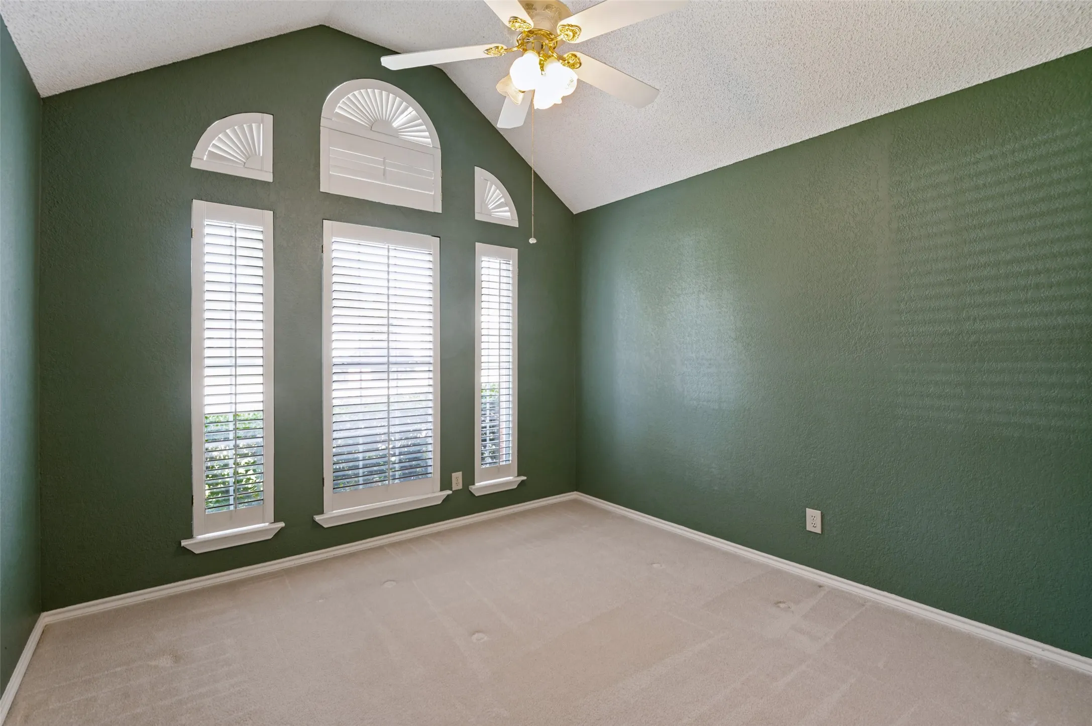 Single Family Residence For Sale in Denton County , 1110 Emily Lane, Carrollton, Texas 75010, 3 Bedroom, 2 Bathroom, 2 Garage spaces, 1,518 Sqft, built in 1989, mls#21395174, Real Estate Agent in Carrollton, Homes For Sale in Denton county, Homes For Sale in Carrollton, Realtor in Carrollton Texas, Real Estate Brokerage Independent Realty Texas, Luminita Cordes Realtor