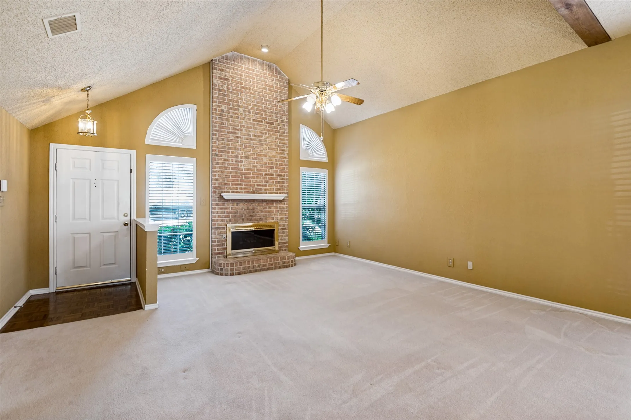 Single Family Residence For Sale in Denton County , 1110 Emily Lane, Carrollton, Texas 75010, 3 Bedroom, 2 Bathroom, 2 Garage spaces, 1,518 Sqft, built in 1989, mls#21395174, Real Estate Agent in Carrollton, Homes For Sale in Denton county, Homes For Sale in Carrollton, Realtor in Carrollton Texas, Real Estate Brokerage Independent Realty Texas, Luminita Cordes Realtor