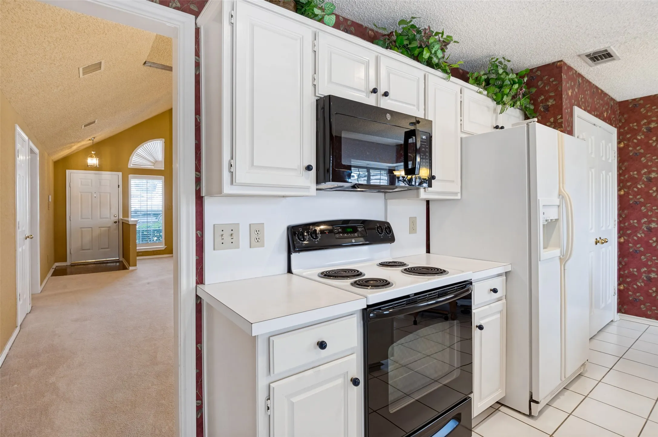 Single Family Residence For Sale in Denton County , 1110 Emily Lane, Carrollton, Texas 75010, 3 Bedroom, 2 Bathroom, 2 Garage spaces, 1,518 Sqft, built in 1989, mls#21395174, Real Estate Agent in Carrollton, Homes For Sale in Denton county, Homes For Sale in Carrollton, Realtor in Carrollton Texas, Real Estate Brokerage Independent Realty Texas, Luminita Cordes Realtor