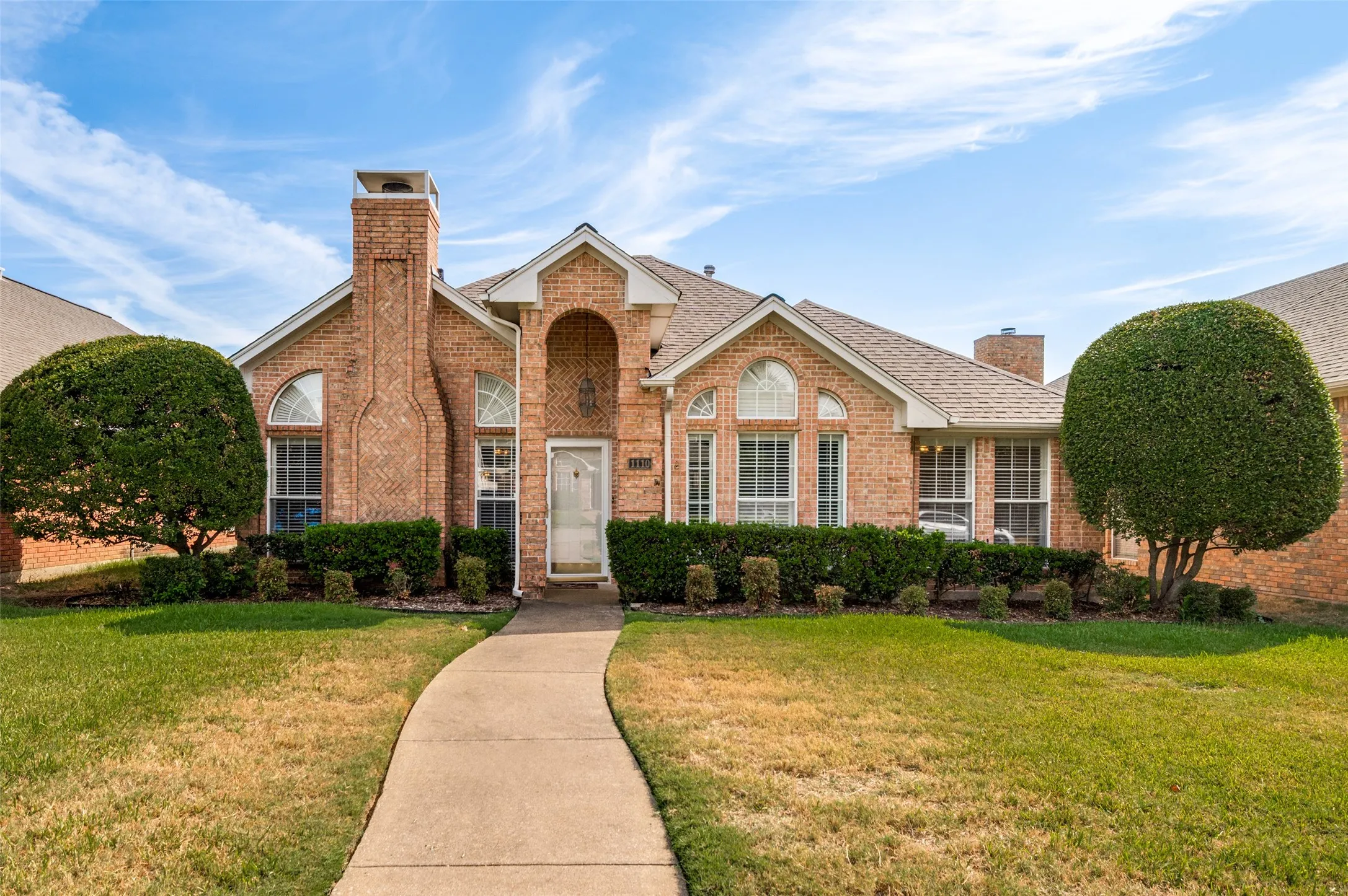 Single Family Residence For Sale in Denton County , 1110 Emily Lane, Carrollton, Texas 75010, 3 Bedroom, 2 Bathroom, 2 Garage spaces, 1,518 Sqft, built in 1989, mls#21395174, Real Estate Agent in Carrollton, Homes For Sale in Denton county, Homes For Sale in Carrollton, Realtor in Carrollton Texas, Real Estate Brokerage Independent Realty Texas, Luminita Cordes Realtor