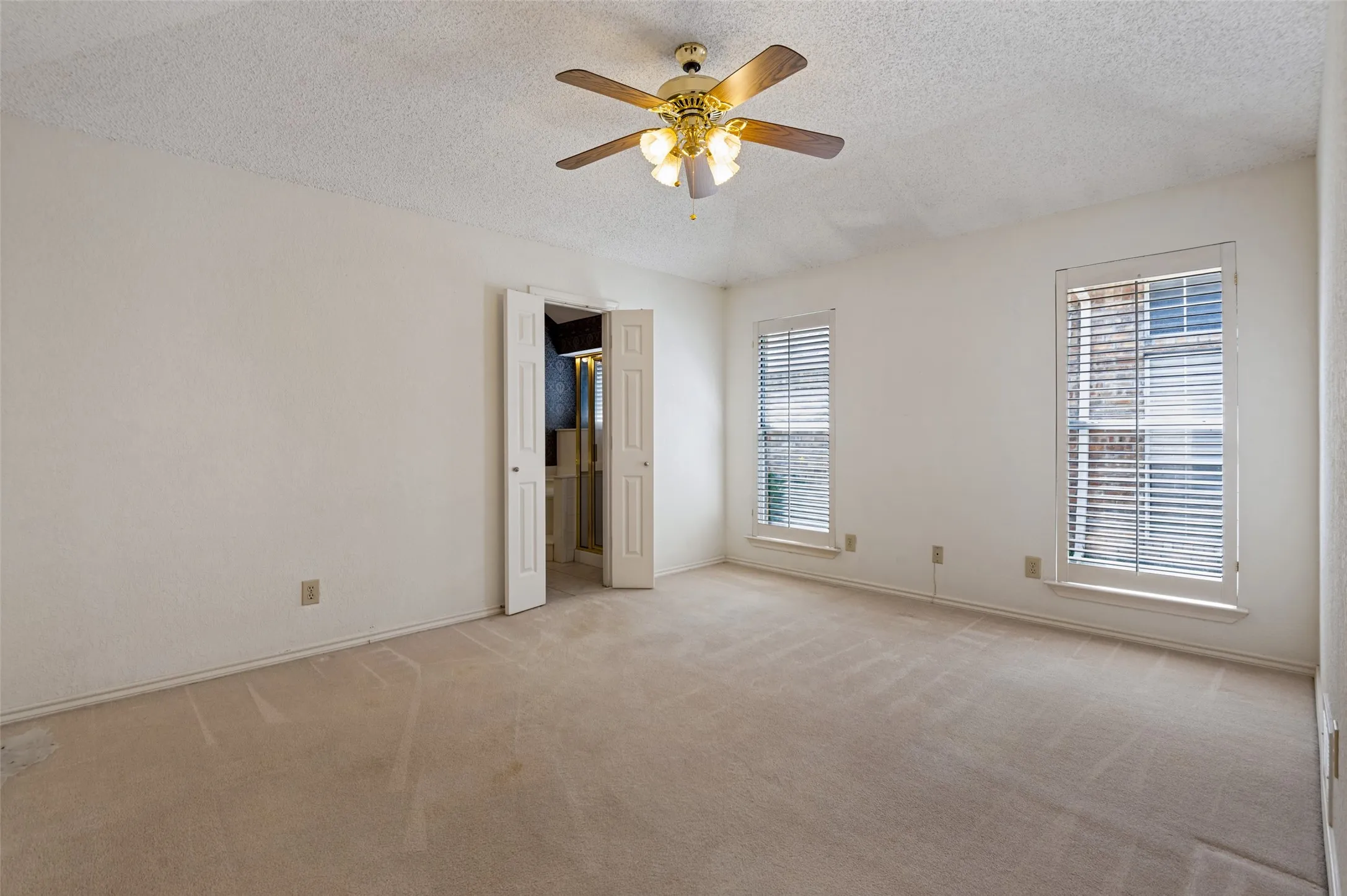 Single Family Residence For Sale in Denton County , 1110 Emily Lane, Carrollton, Texas 75010, 3 Bedroom, 2 Bathroom, 2 Garage spaces, 1,518 Sqft, built in 1989, mls#21395174, Real Estate Agent in Carrollton, Homes For Sale in Denton county, Homes For Sale in Carrollton, Realtor in Carrollton Texas, Real Estate Brokerage Independent Realty Texas, Luminita Cordes Realtor