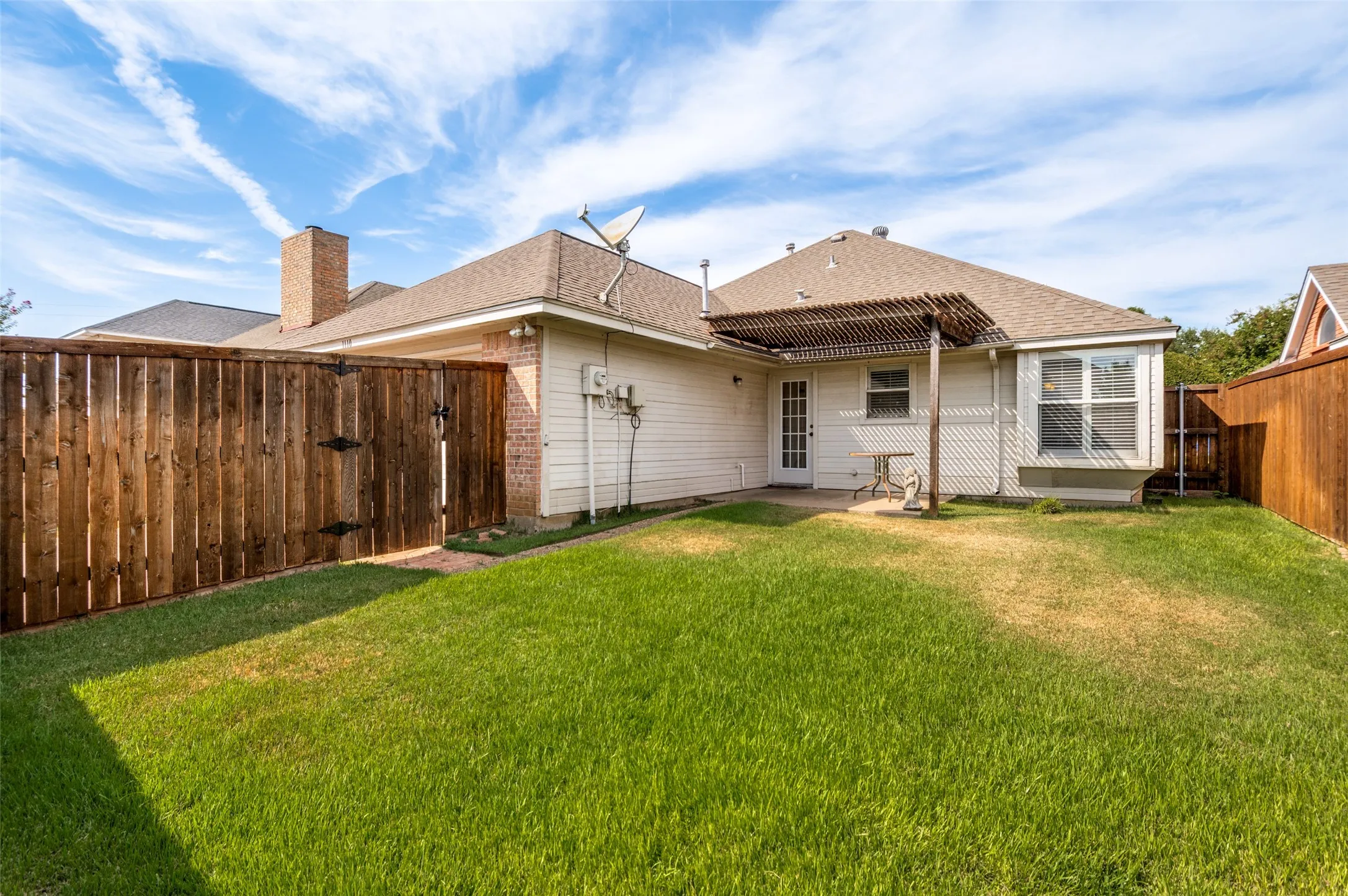 Single Family Residence For Sale in Denton County , 1110 Emily Lane, Carrollton, Texas 75010, 3 Bedroom, 2 Bathroom, 2 Garage spaces, 1,518 Sqft, built in 1989, mls#21395174, Real Estate Agent in Carrollton, Homes For Sale in Denton county, Homes For Sale in Carrollton, Realtor in Carrollton Texas, Real Estate Brokerage Independent Realty Texas, Luminita Cordes Realtor