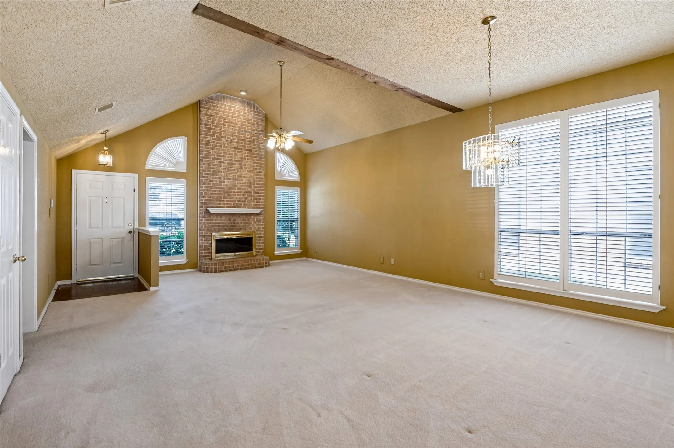 Single Family Residence For Sale in Denton County , 1110 Emily Lane, Carrollton, Texas 75010, 3 Bedroom, 2 Bathroom, 2 Garage spaces, 1,518 Sqft, built in 1989, mls#21395174, Real Estate Agent in Carrollton, Homes For Sale in Denton county, Homes For Sale in Carrollton, Realtor in Carrollton Texas, Real Estate Brokerage Independent Realty Texas, Luminita Cordes Realtor