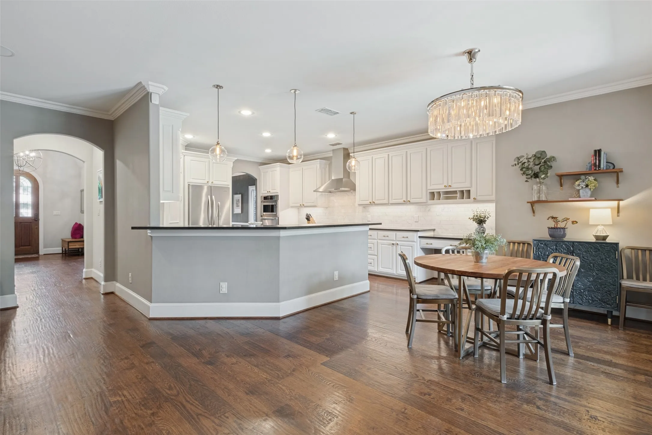 Single Family Residence For Sale in Dallas County , 5538 Ridgedale Avenue, Dallas, Texas 75206, 3 Bedroom, 2 Bathroom, 2 Garage spaces, 2,505 Sqft, built in 2005, mls#21394773, Real Estate Agent in Dallas, Homes For Sale in Dallas county, Homes For Sale in Dallas, Realtor in Dallas Texas, Real Estate Brokerage Independent Realty Texas, Luminita Cordes Realtor