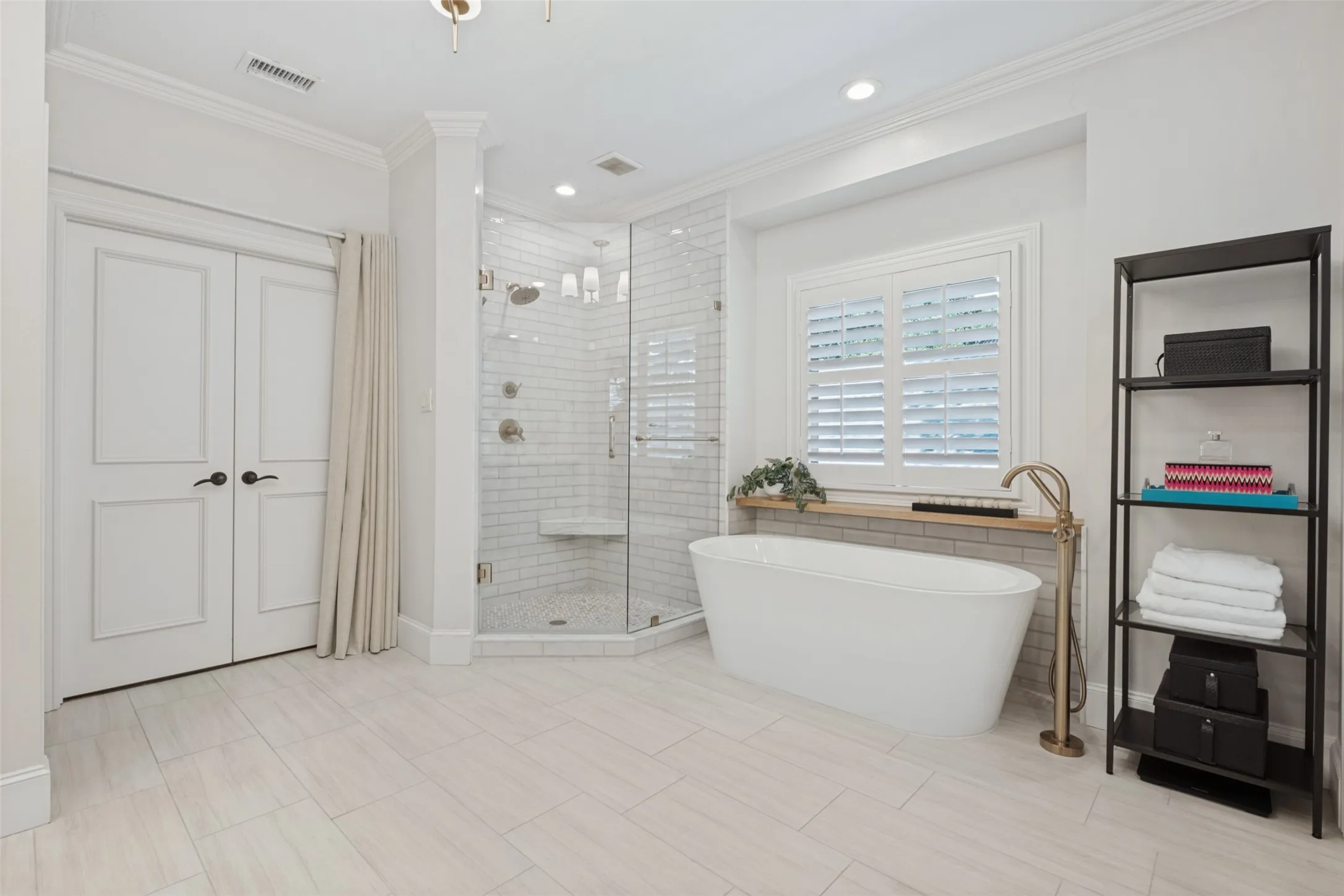 Single Family Residence For Sale in Dallas County , 5538 Ridgedale Avenue, Dallas, Texas 75206, 3 Bedroom, 2 Bathroom, 2 Garage spaces, 2,505 Sqft, built in 2005, mls#21394773, Real Estate Agent in Dallas, Homes For Sale in Dallas county, Homes For Sale in Dallas, Realtor in Dallas Texas, Real Estate Brokerage Independent Realty Texas, Luminita Cordes Realtor
