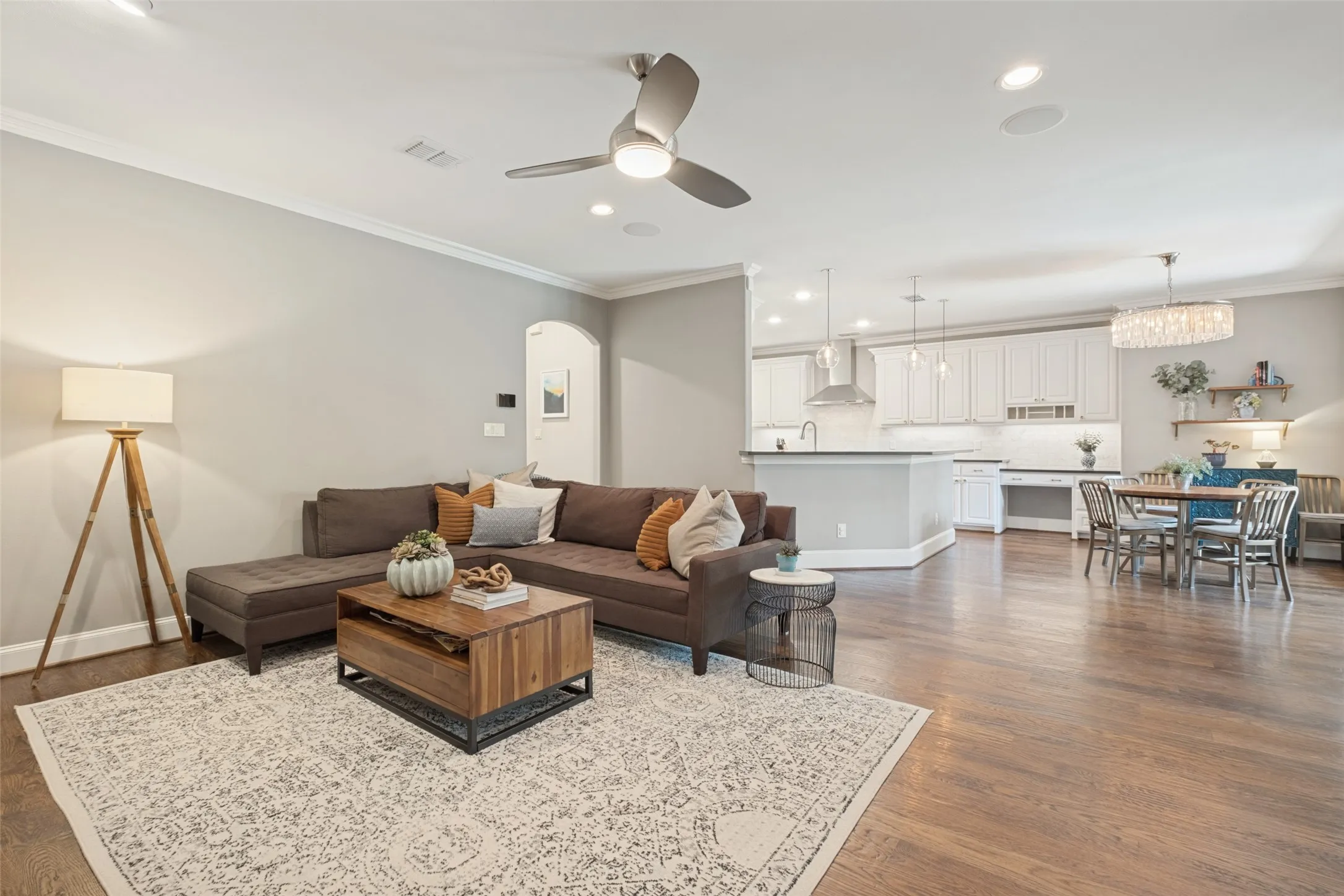 Single Family Residence For Sale in Dallas County , 5538 Ridgedale Avenue, Dallas, Texas 75206, 3 Bedroom, 2 Bathroom, 2 Garage spaces, 2,505 Sqft, built in 2005, mls#21394773, Real Estate Agent in Dallas, Homes For Sale in Dallas county, Homes For Sale in Dallas, Realtor in Dallas Texas, Real Estate Brokerage Independent Realty Texas, Luminita Cordes Realtor