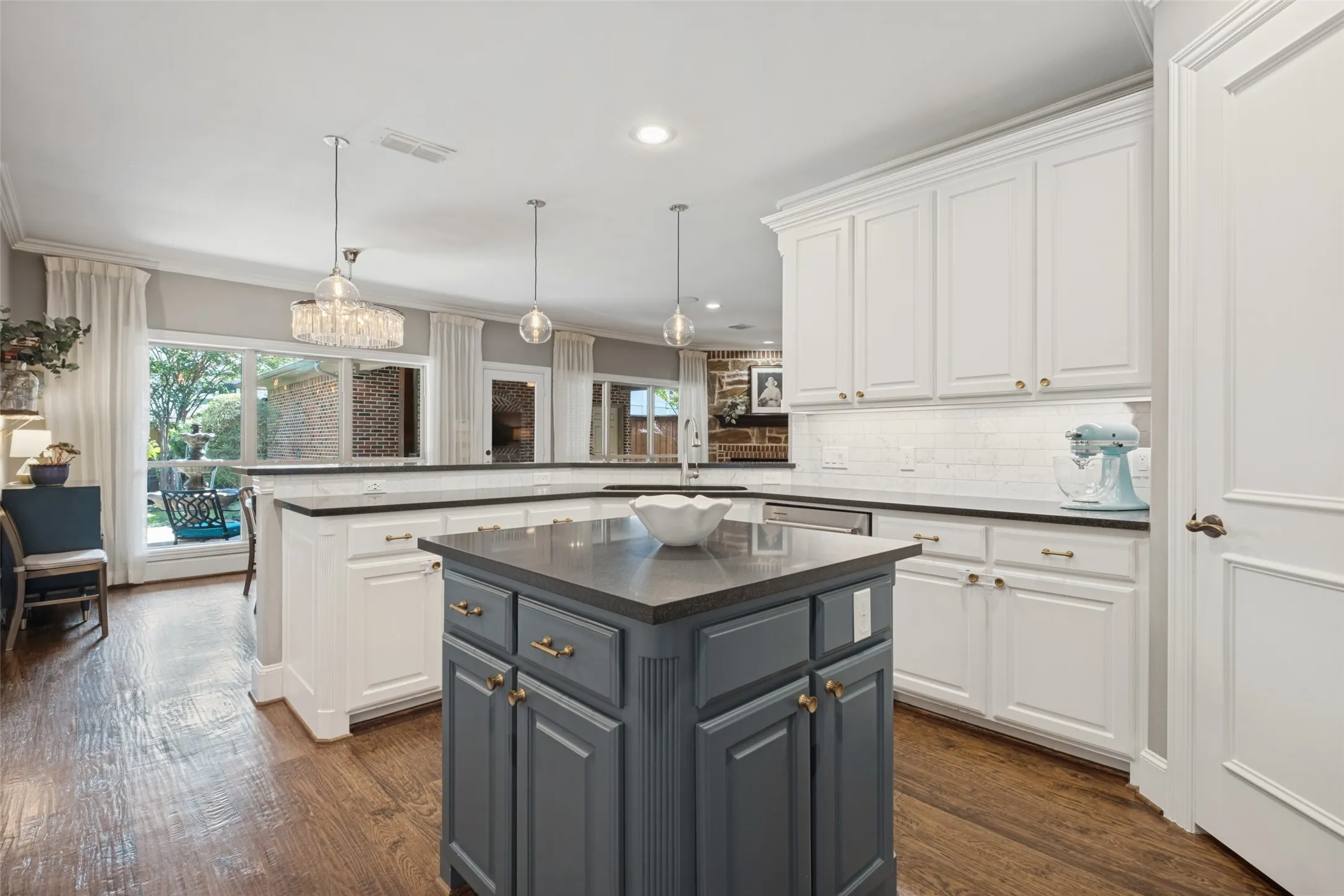Single Family Residence For Sale in Dallas County , 5538 Ridgedale Avenue, Dallas, Texas 75206, 3 Bedroom, 2 Bathroom, 2 Garage spaces, 2,505 Sqft, built in 2005, mls#21394773, Real Estate Agent in Dallas, Homes For Sale in Dallas county, Homes For Sale in Dallas, Realtor in Dallas Texas, Real Estate Brokerage Independent Realty Texas, Luminita Cordes Realtor