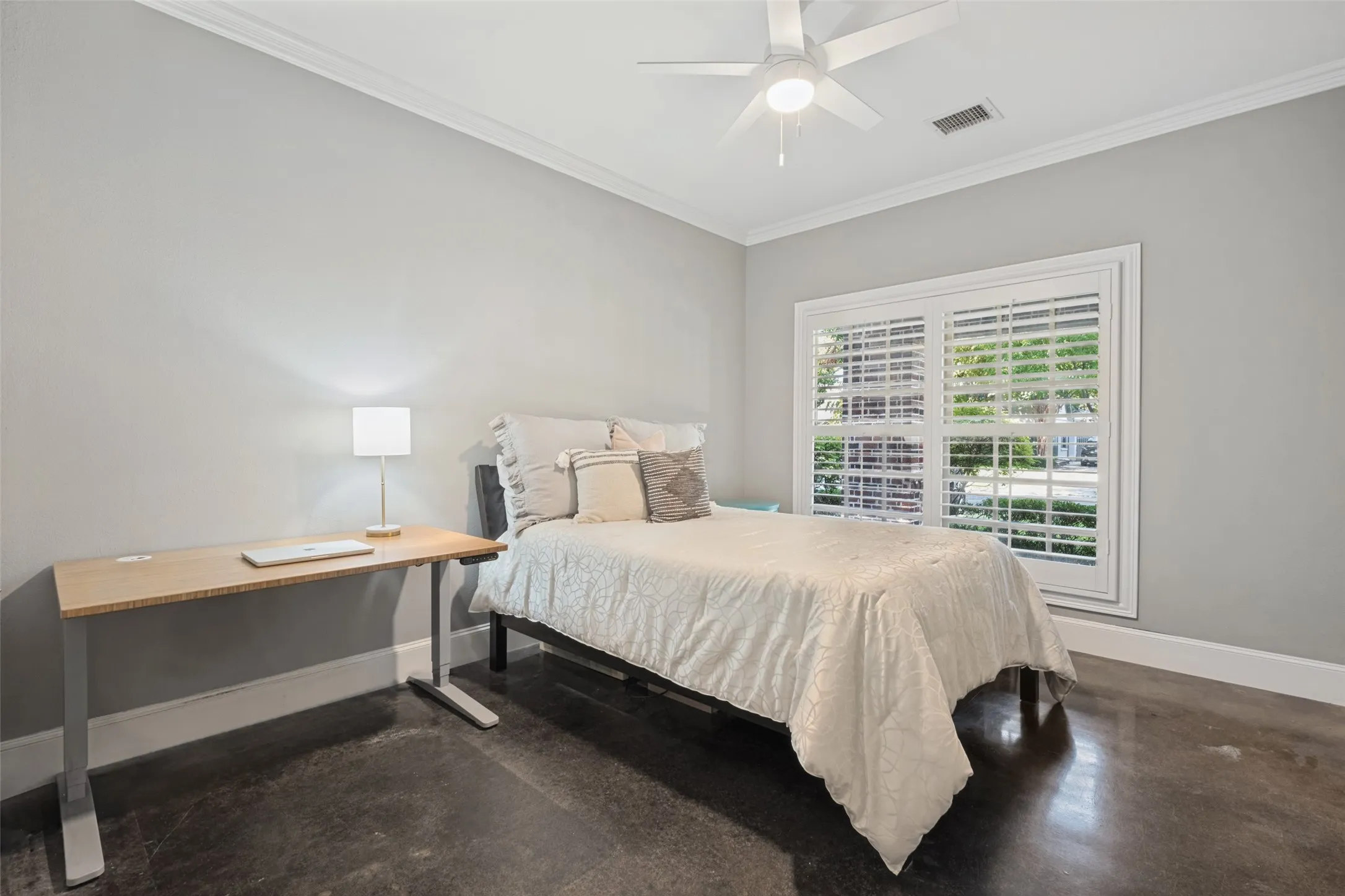 Single Family Residence For Sale in Dallas County , 5538 Ridgedale Avenue, Dallas, Texas 75206, 3 Bedroom, 2 Bathroom, 2 Garage spaces, 2,505 Sqft, built in 2005, mls#21394773, Real Estate Agent in Dallas, Homes For Sale in Dallas county, Homes For Sale in Dallas, Realtor in Dallas Texas, Real Estate Brokerage Independent Realty Texas, Luminita Cordes Realtor
