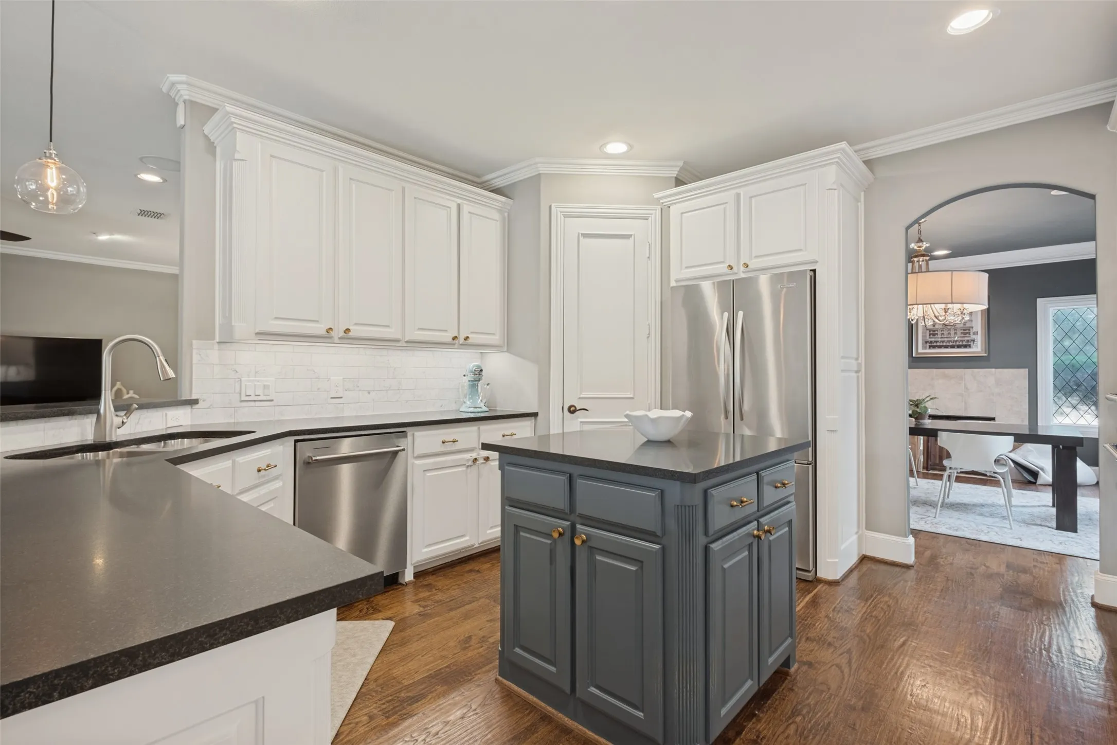 Single Family Residence For Sale in Dallas County , 5538 Ridgedale Avenue, Dallas, Texas 75206, 3 Bedroom, 2 Bathroom, 2 Garage spaces, 2,505 Sqft, built in 2005, mls#21394773, Real Estate Agent in Dallas, Homes For Sale in Dallas county, Homes For Sale in Dallas, Realtor in Dallas Texas, Real Estate Brokerage Independent Realty Texas, Luminita Cordes Realtor