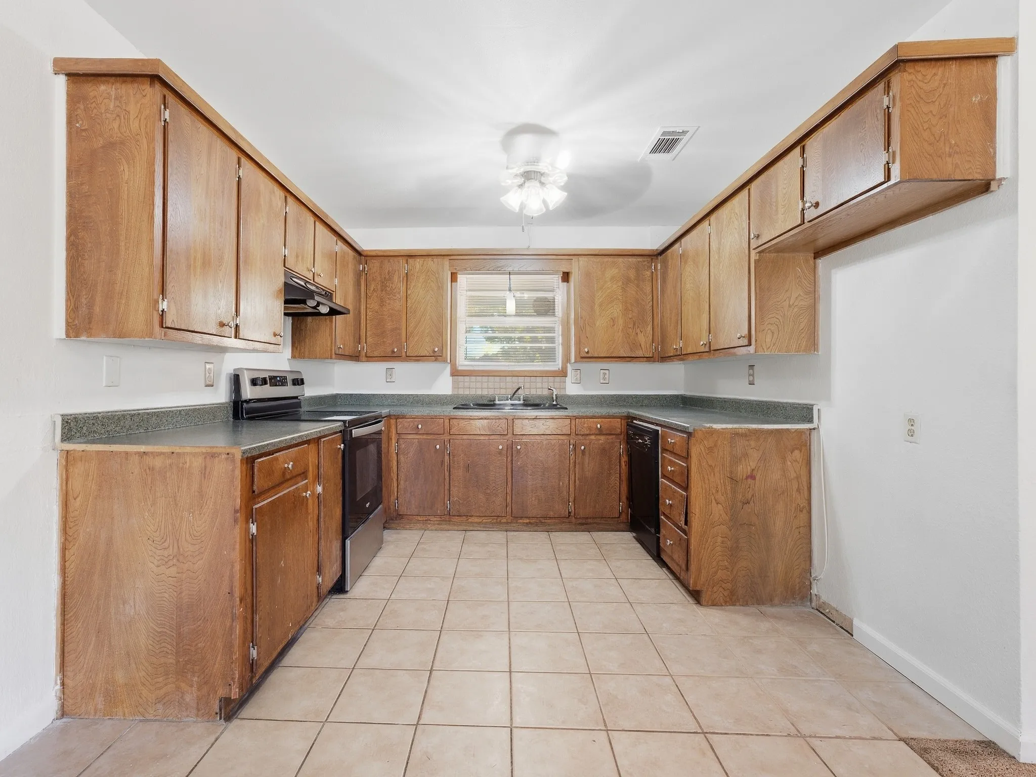 Single Family Residence For Sale in Wise County , 710 Parkridge Drive, Decatur, Texas 76234, 3 Bedroom, 2 Bathroom, 1 Garage spaces, 1,287 Sqft, built in 1987, mls#21394168, Real Estate Agent in Decatur, Homes For Sale in Wise county, Homes For Sale in Decatur, Realtor in Decatur Texas, Real Estate Brokerage Independent Realty Texas, Luminita Cordes Realtor