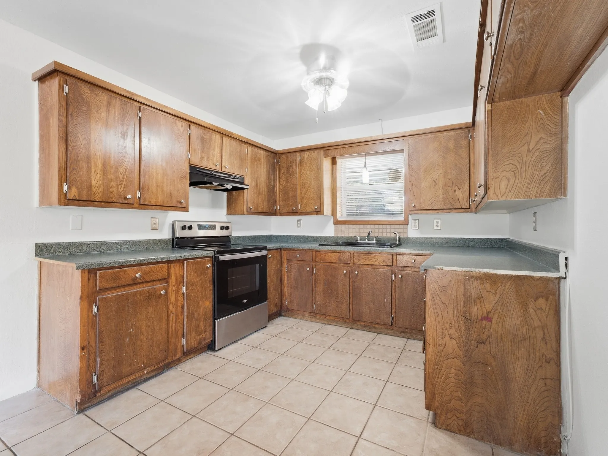 Single Family Residence For Sale in Wise County , 710 Parkridge Drive, Decatur, Texas 76234, 3 Bedroom, 2 Bathroom, 1 Garage spaces, 1,287 Sqft, built in 1987, mls#21394168, Real Estate Agent in Decatur, Homes For Sale in Wise county, Homes For Sale in Decatur, Realtor in Decatur Texas, Real Estate Brokerage Independent Realty Texas, Luminita Cordes Realtor