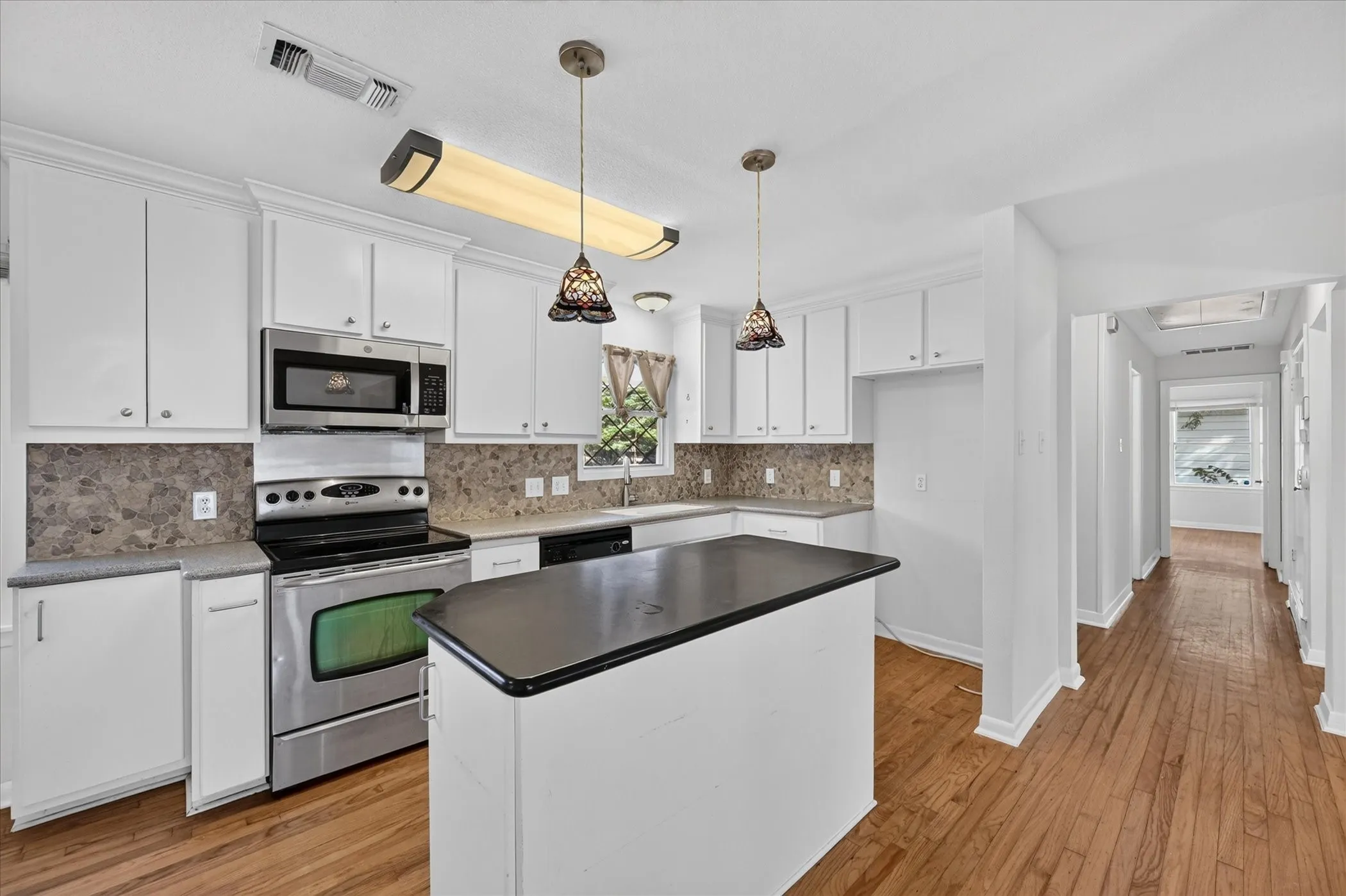 Single Family Residence For Sale in Tarrant County , 5008 Monna Street, Haltom City, Texas 76117, 3 Bedroom, 2 Bathroom, Garage spaces, 1,512 Sqft, built in 1954, mls#21394907, Real Estate Agent in Haltom City, Homes For Sale in Tarrant county, Homes For Sale in Haltom City, Realtor in Haltom City Texas, Real Estate Brokerage Independent Realty Texas, Luminita Cordes Realtor